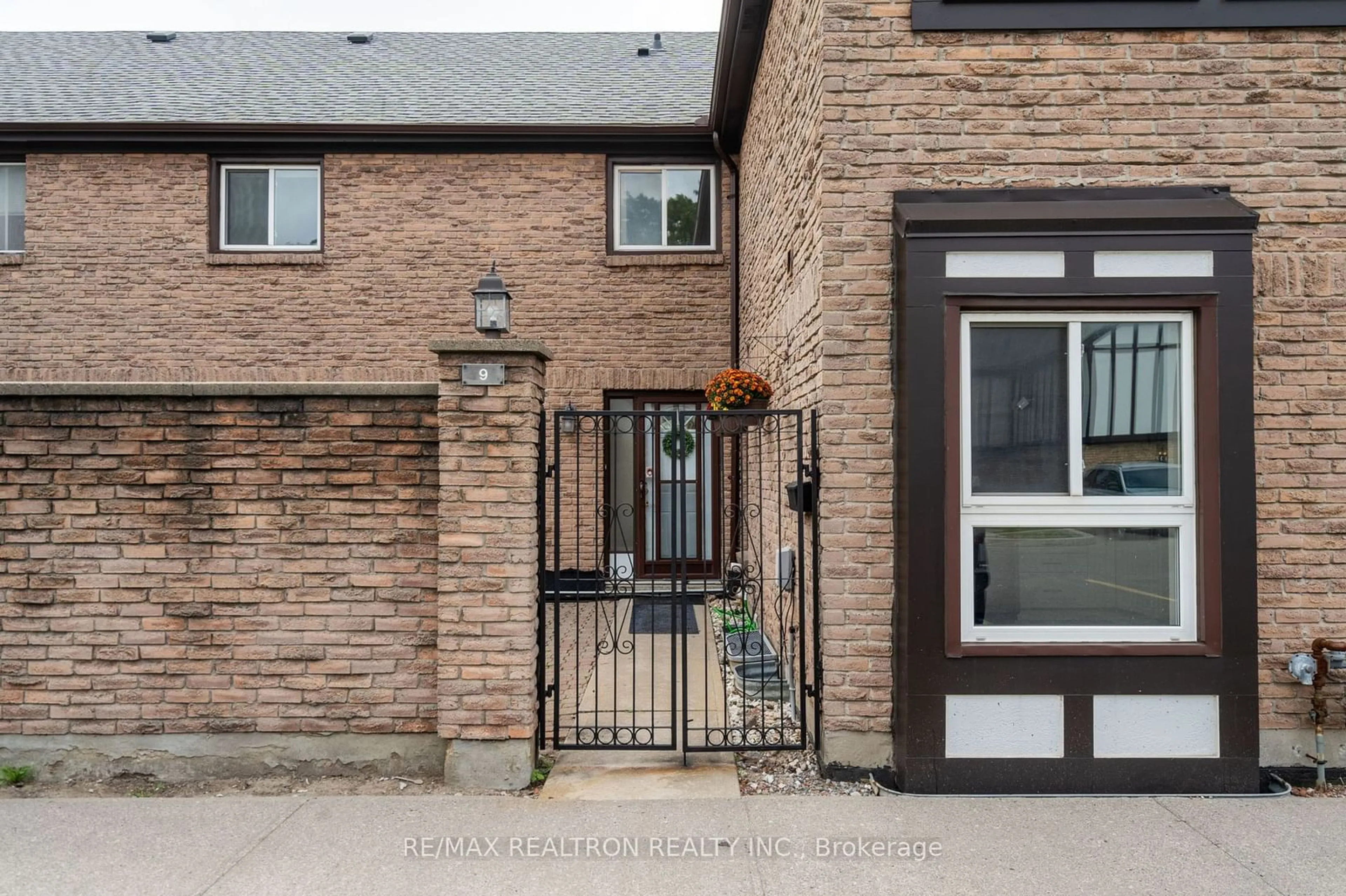 Home with brick exterior material for 2 Dailing Gate #9, Toronto Ontario M1B 1Z8