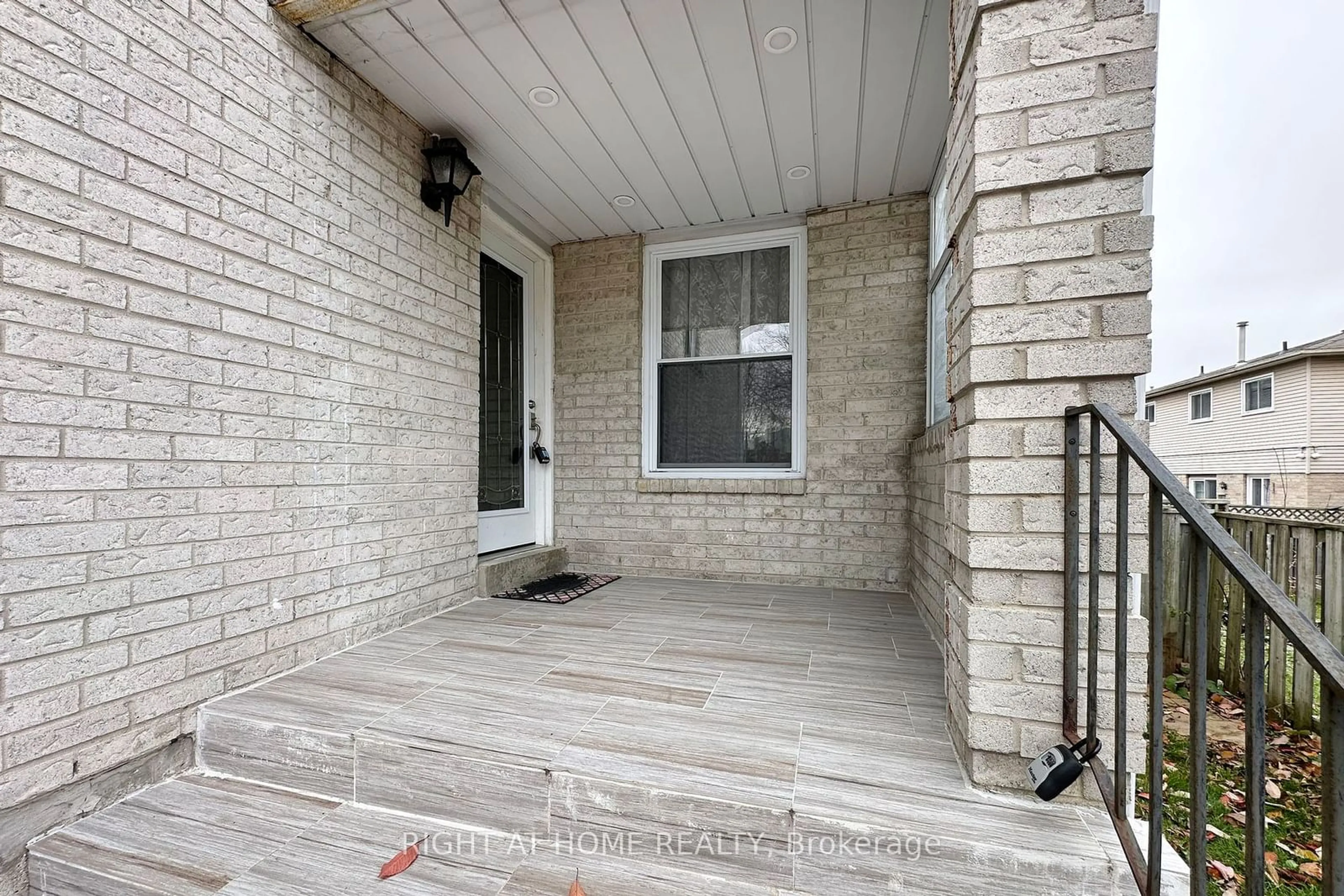 Unknown for 1620 Mcbrady Cres, Pickering Ontario L1X 2B6