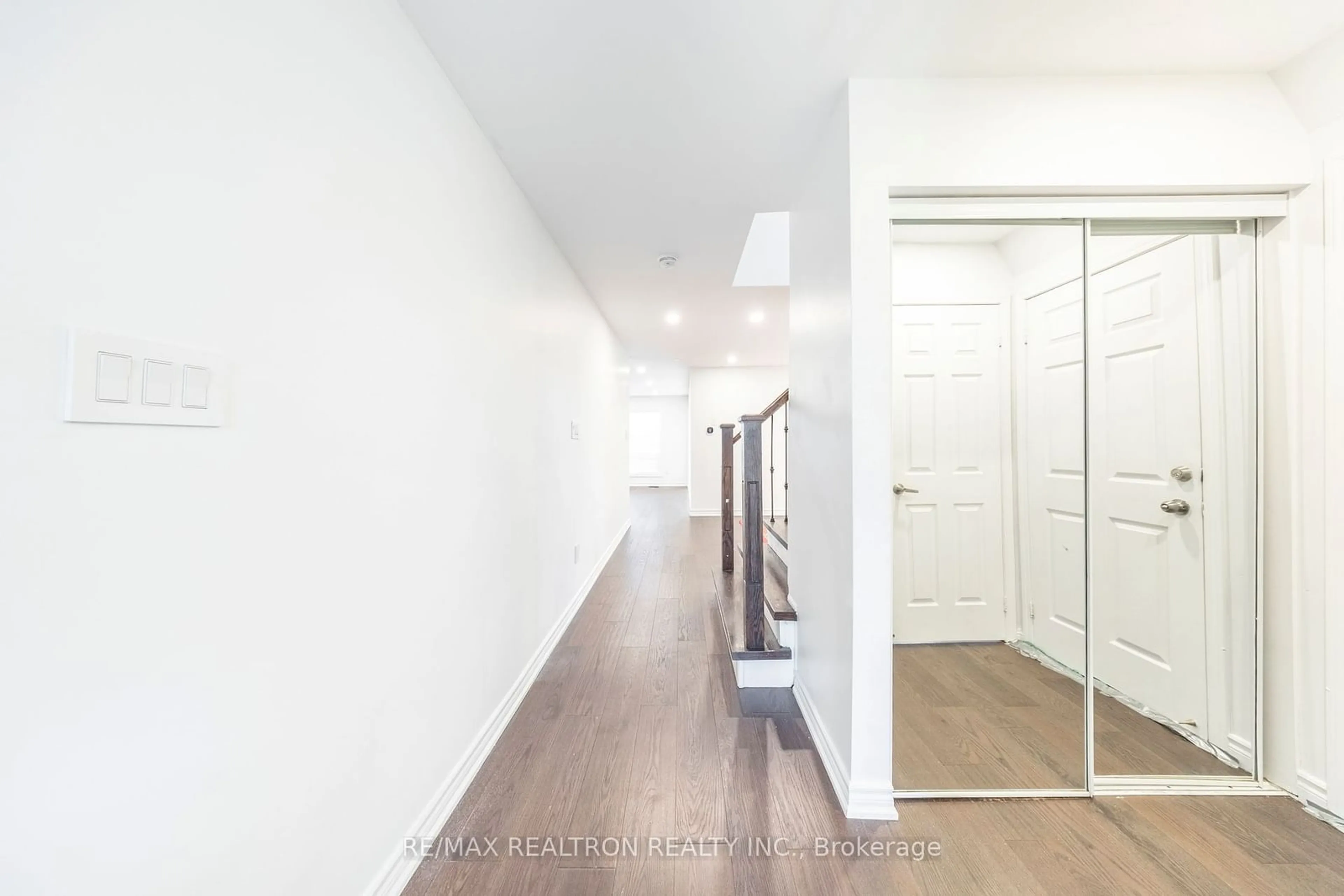 Indoor foyer, wood floors for 81 Trumpeter St, Toronto Ontario M1B 6H1