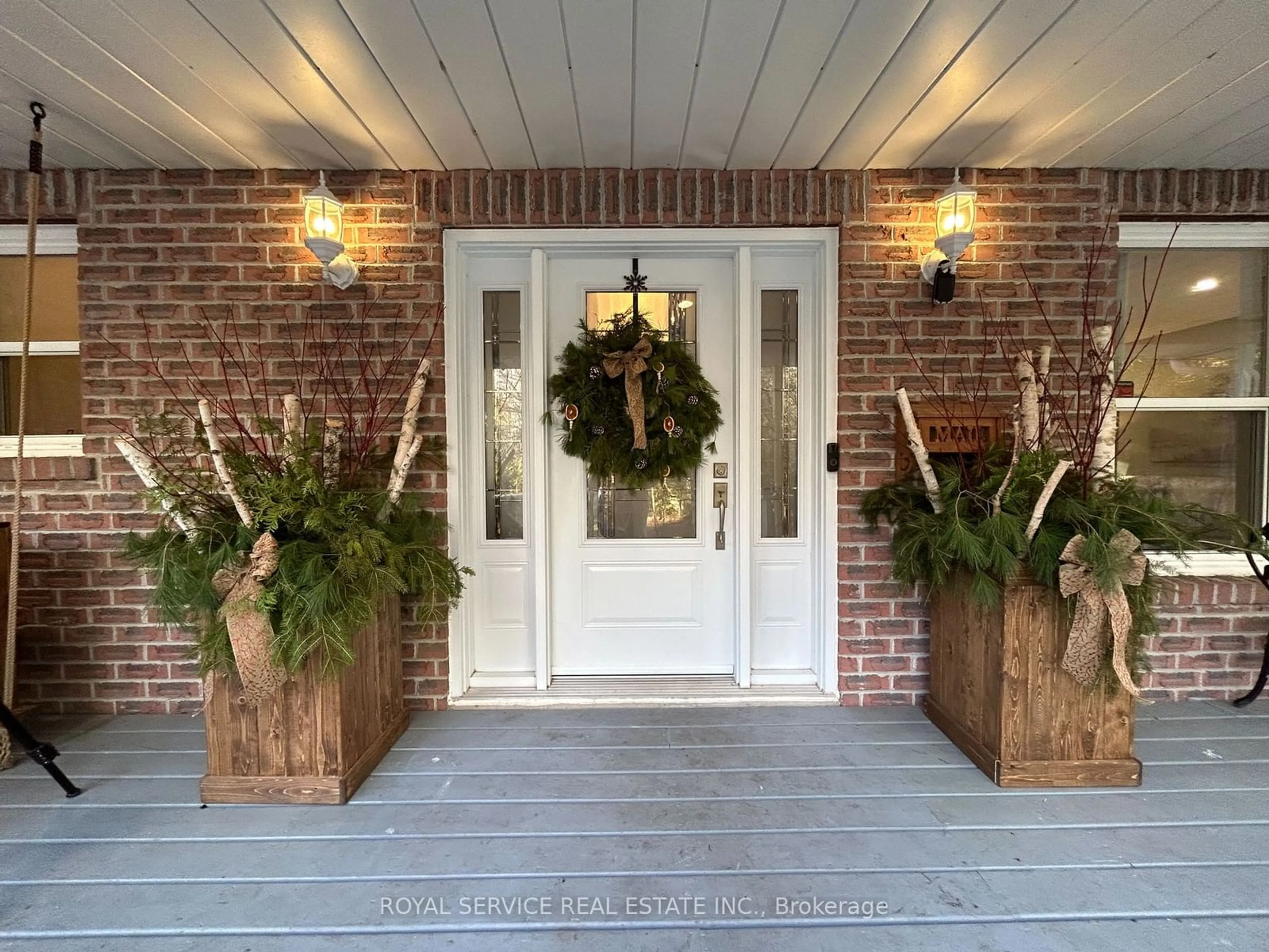 Indoor entryway, wood floors for 7634 Langstaff Rd, Clarington Ontario L0A 1E0