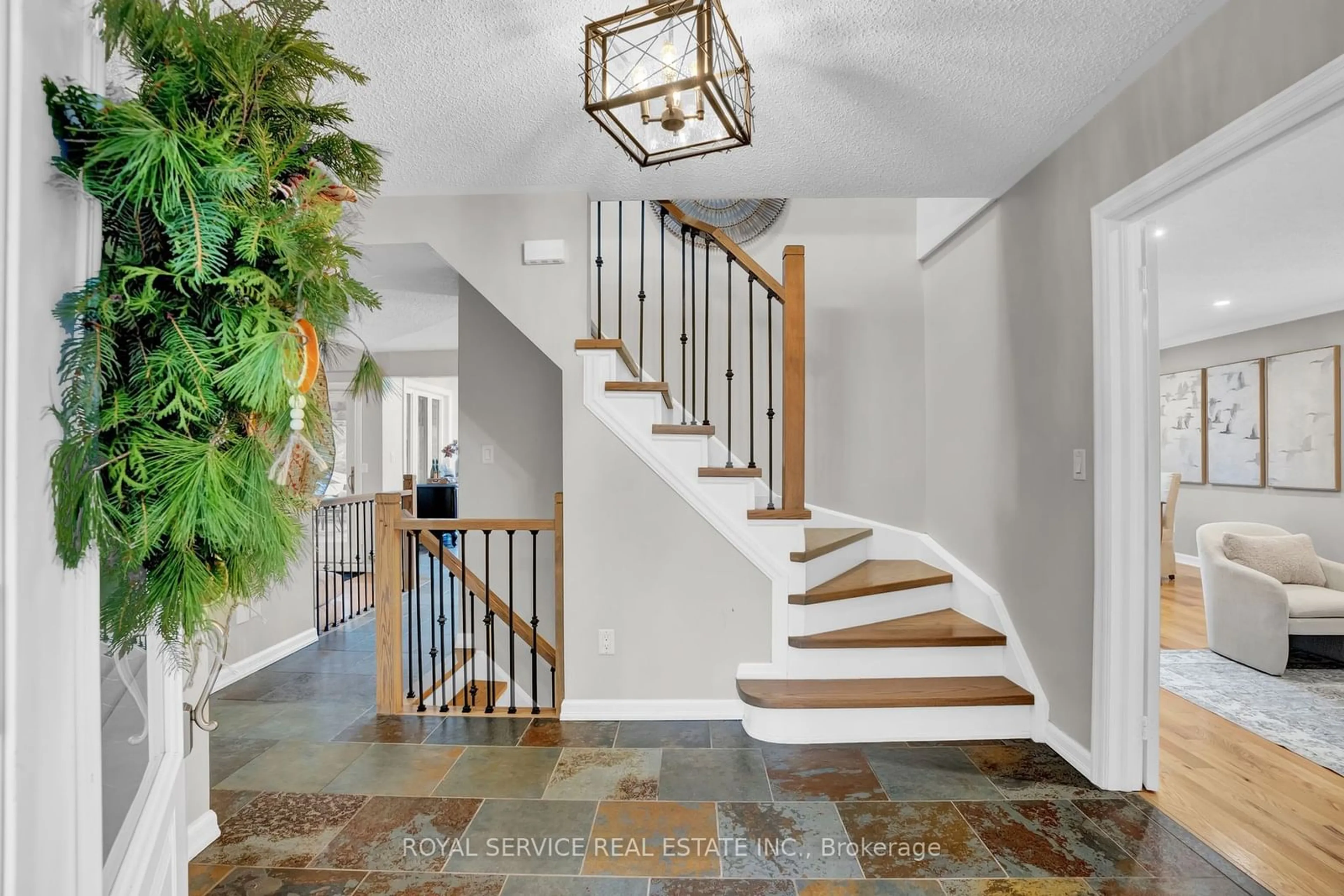 Indoor entryway, wood floors for 7634 Langstaff Rd, Clarington Ontario L0A 1E0