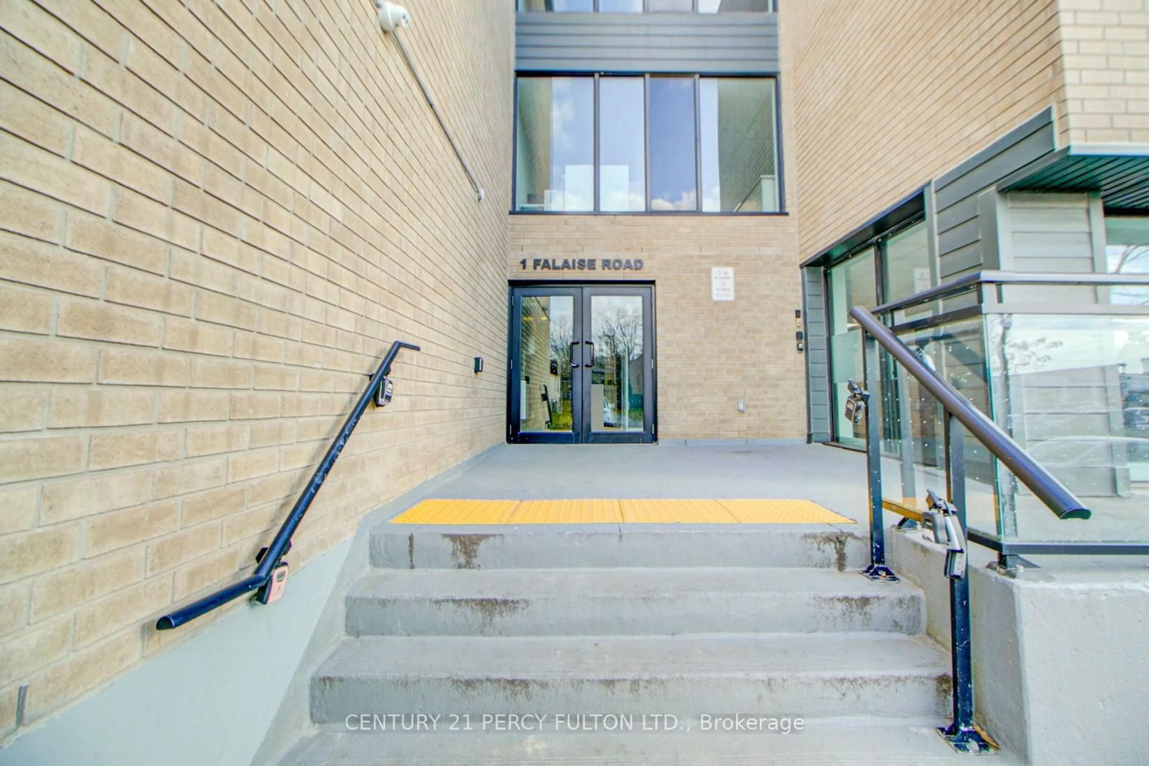 Indoor foyer, cement floor for 1 Falaise Rd #501, Toronto Ontario M1E 0B9