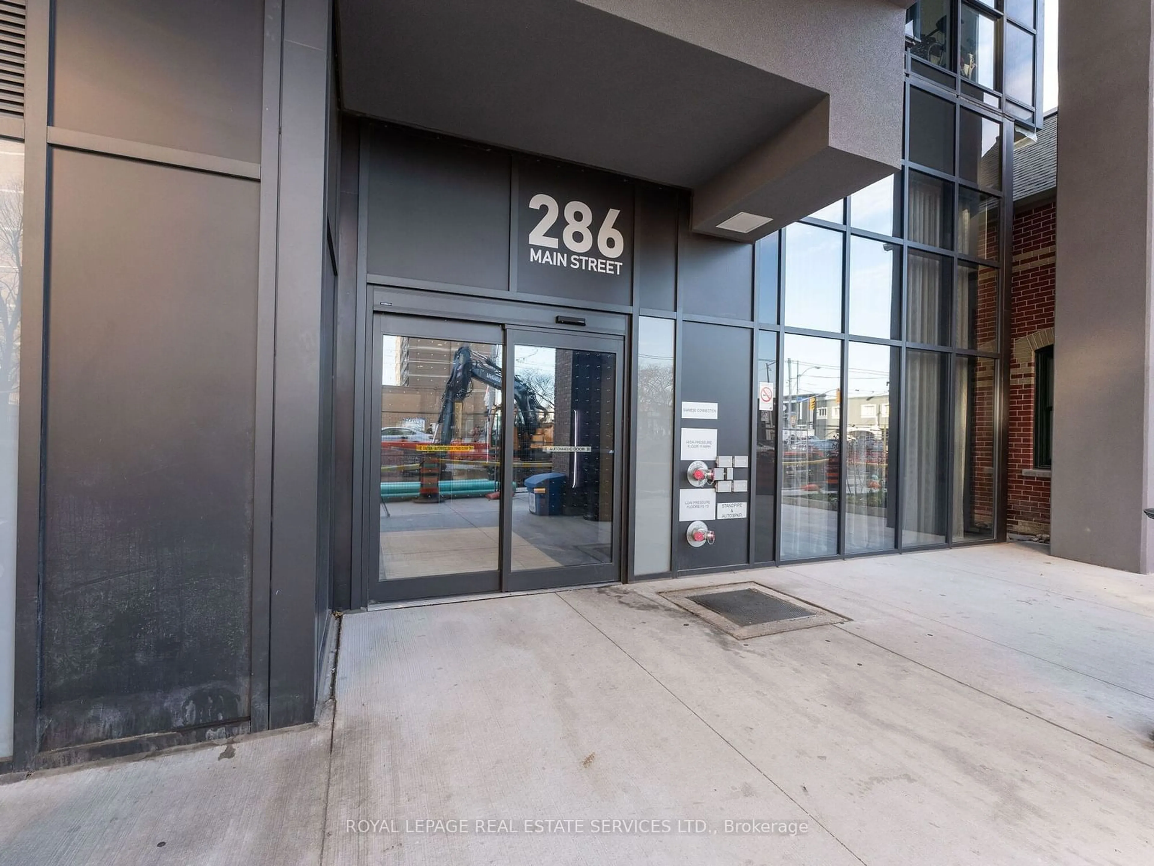 Indoor foyer for 286 Main St #215, Toronto Ontario M4C 4X5