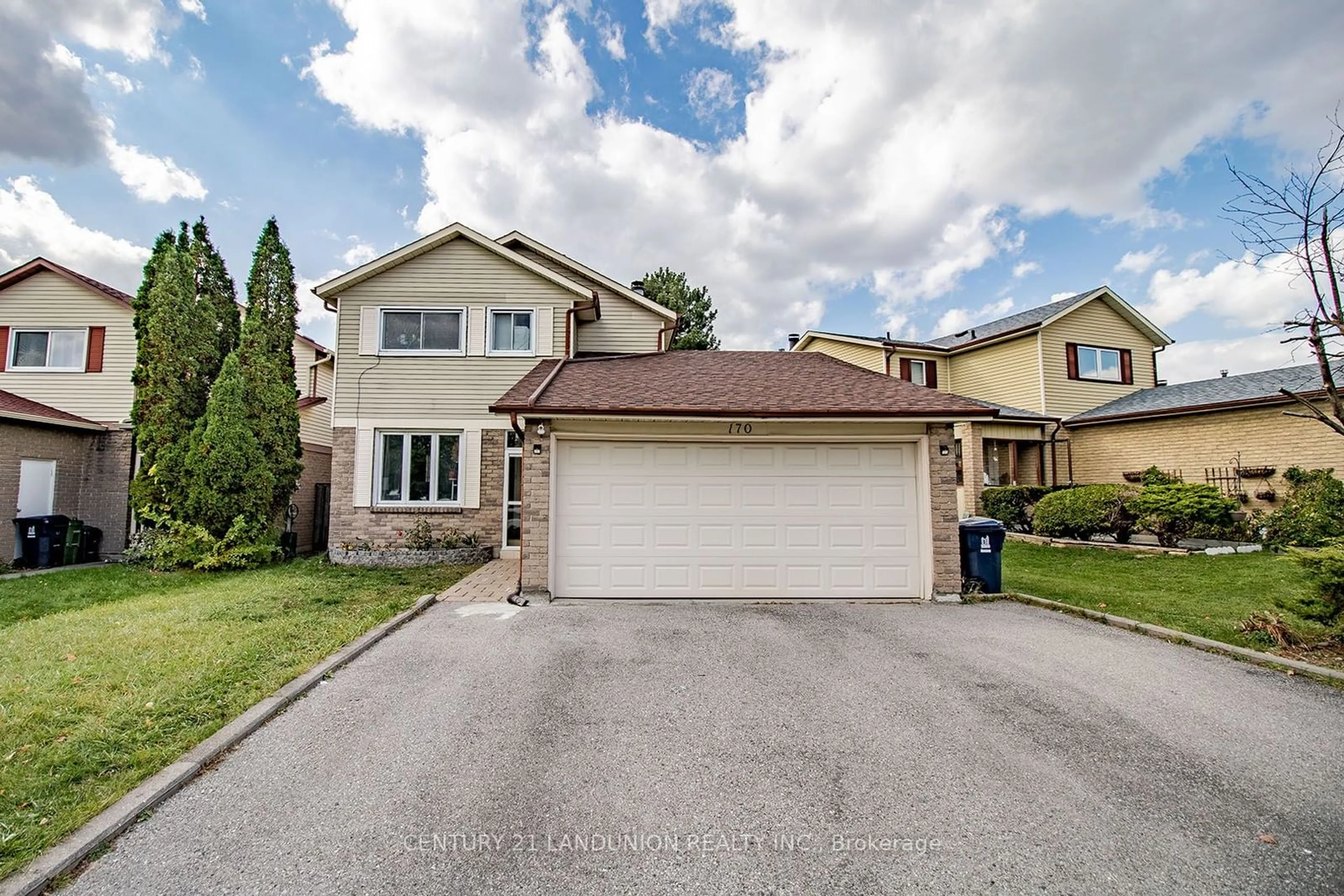 Frontside or backside of a home, the street view for 170 Ingleton Blvd, Toronto Ontario M1V 1Z7