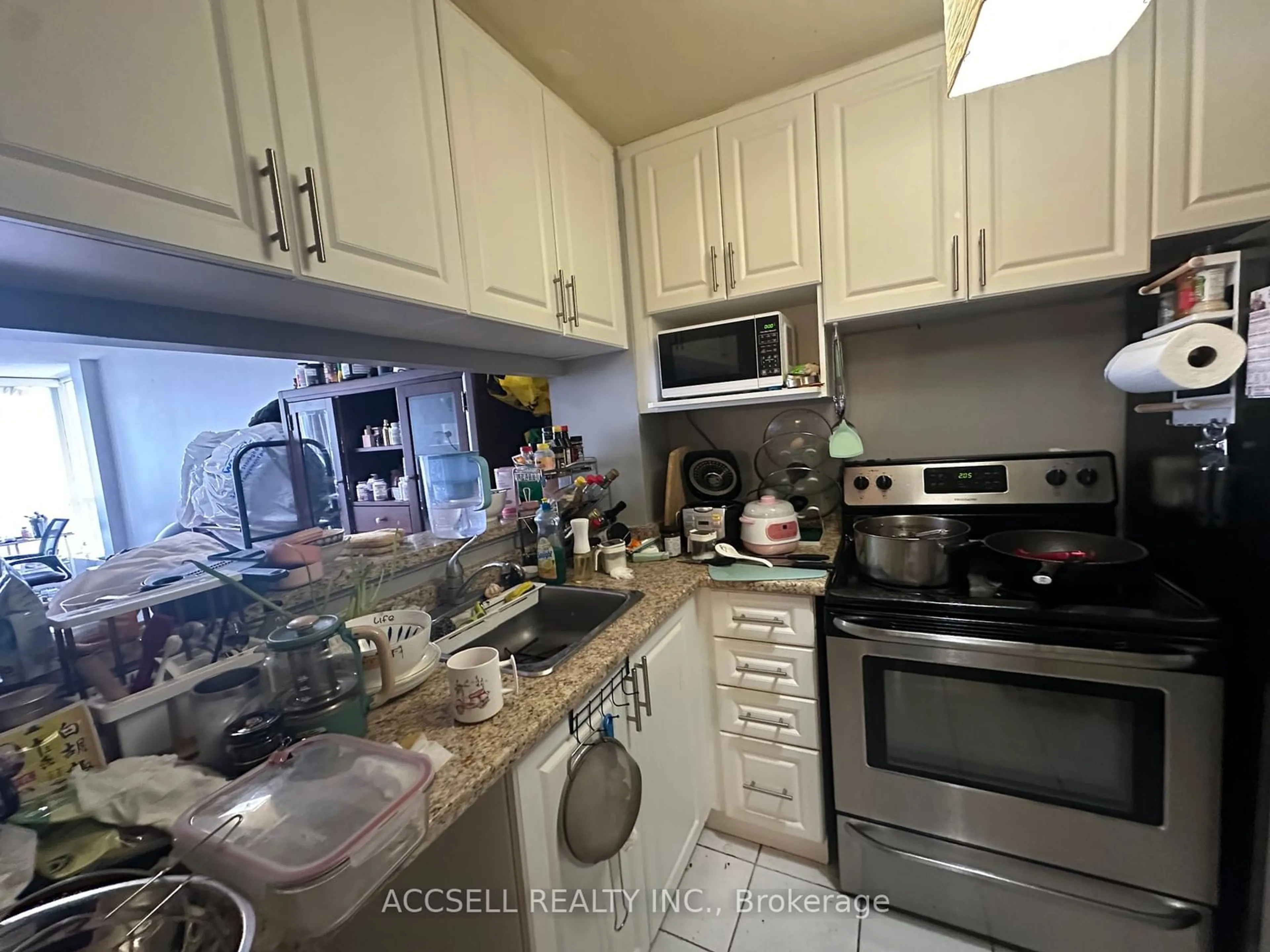 Standard kitchen for 3050 Ellesmere Rd #918, Toronto Ontario M1E 5E6