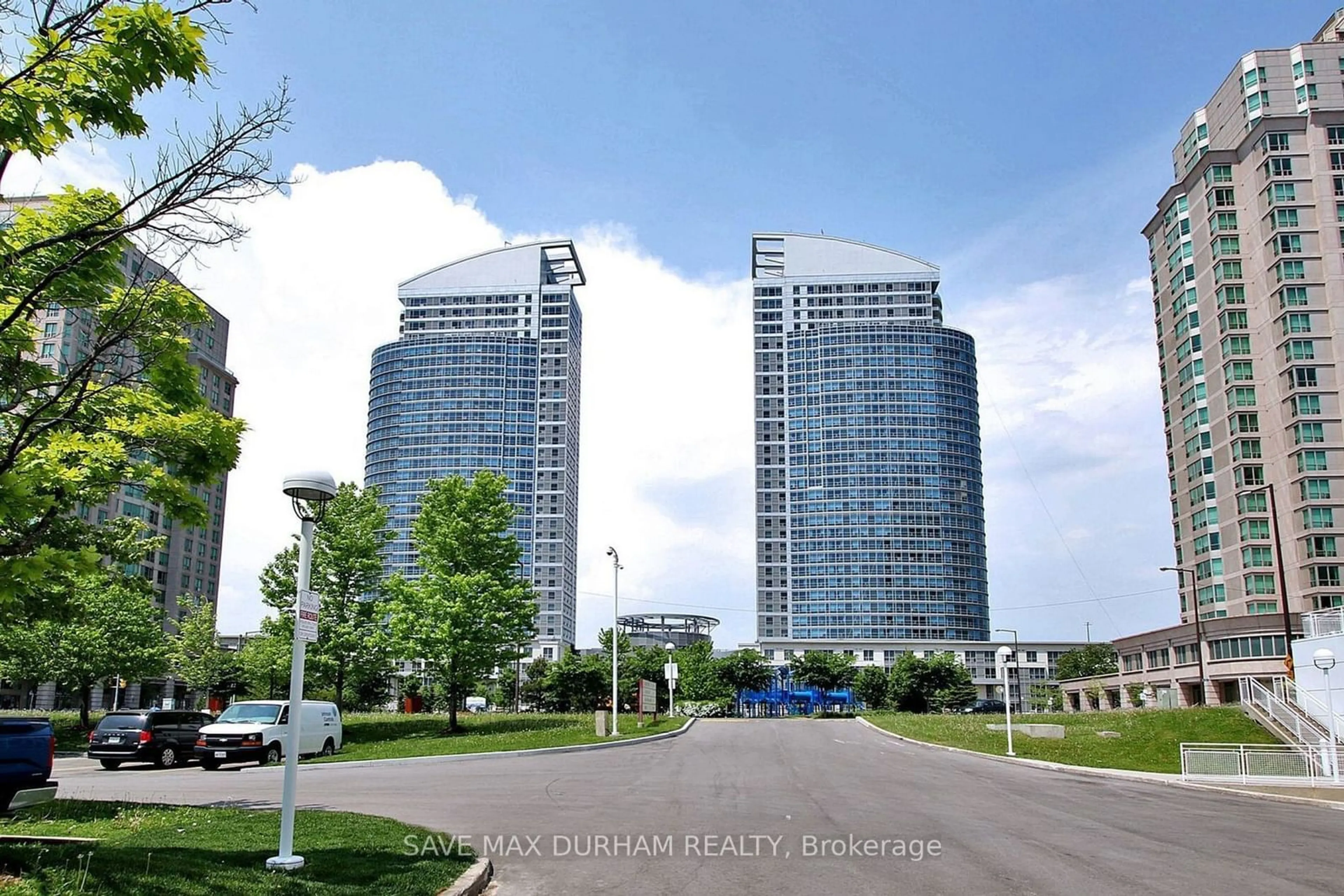 A pic from exterior of the house or condo, the view of city buildings for 38 Lee Center Dr #1708, Toronto Ontario M1H 3J7