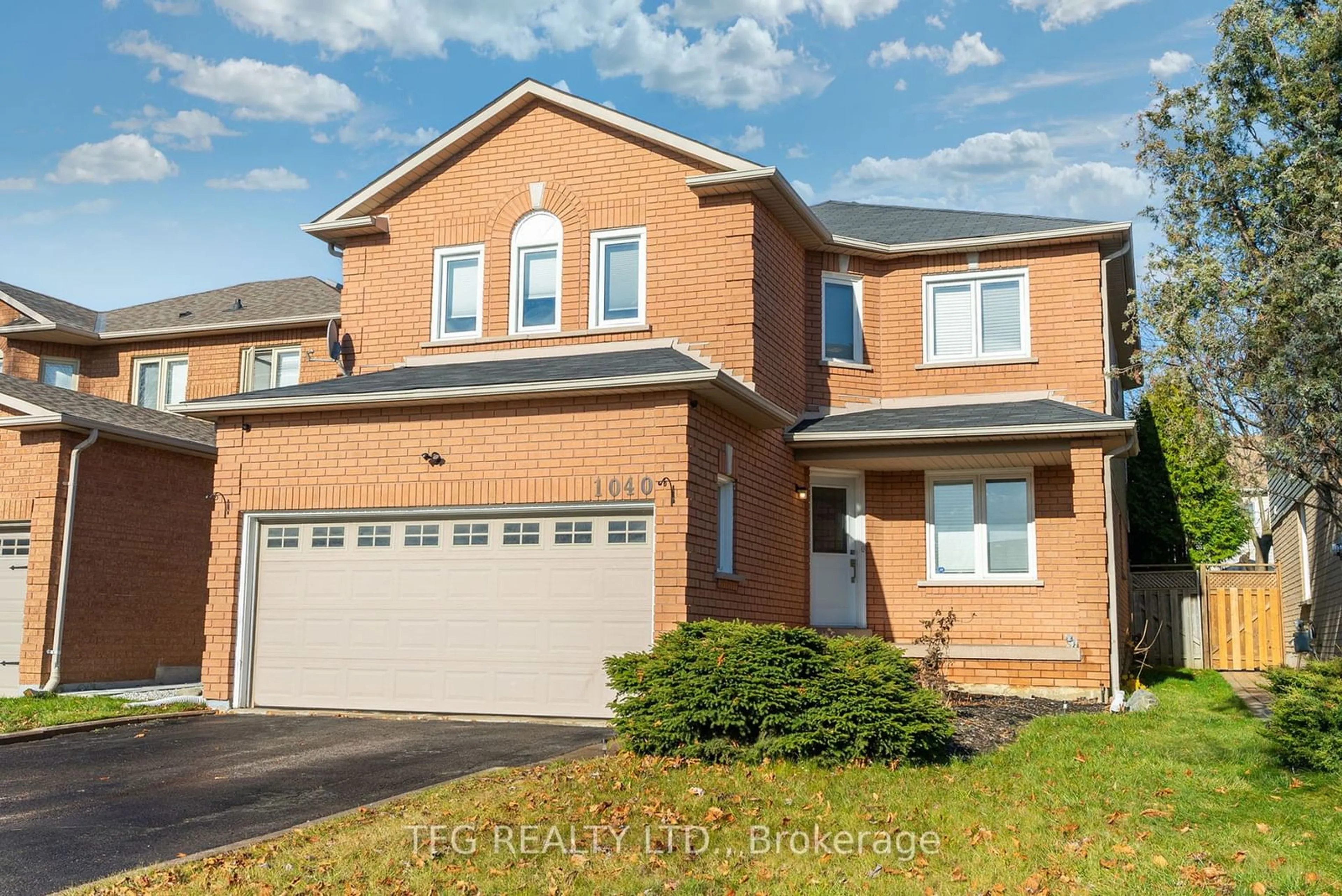 Frontside or backside of a home, the street view for 1040 Beaver Valley Cres, Oshawa Ontario L1J 8N2