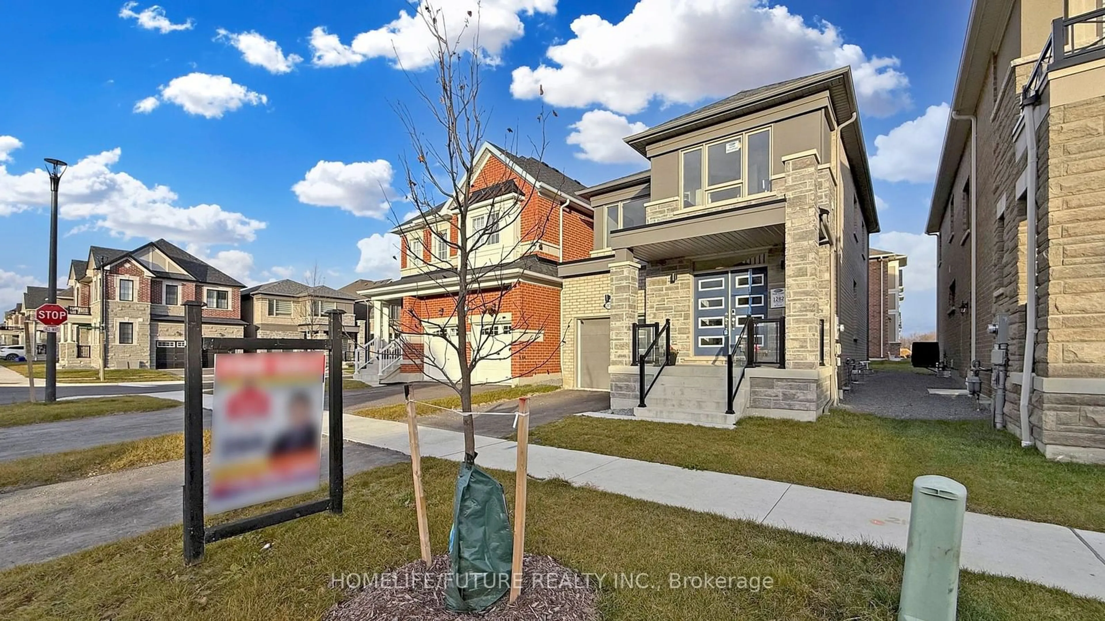 A pic from exterior of the house or condo, the street view for 2979 Heartwood Lane, Pickering Ontario L1X 0P1