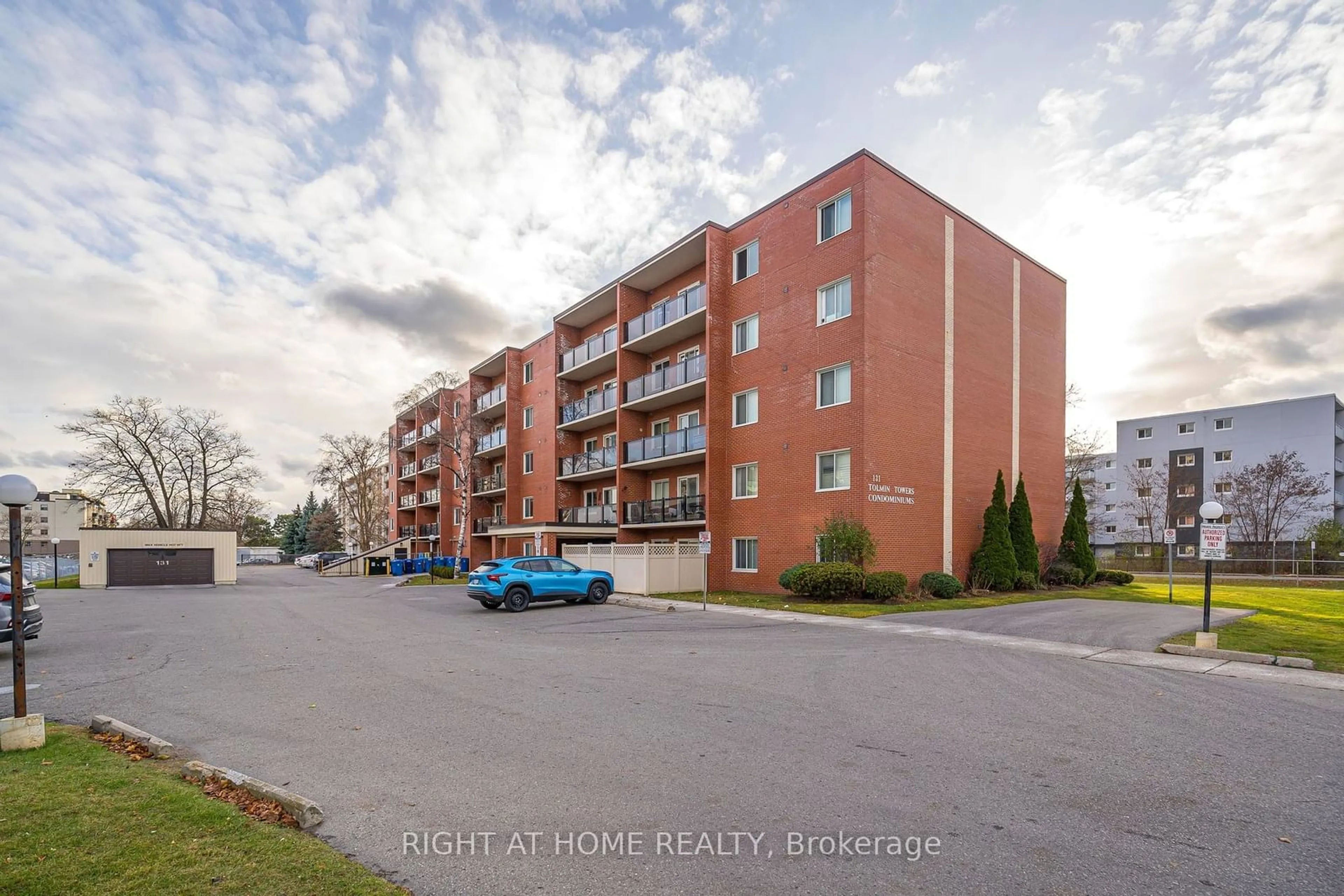 A pic from exterior of the house or condo, the street view for 131 Taunton Rd #506, Oshawa Ontario L1G 3T8