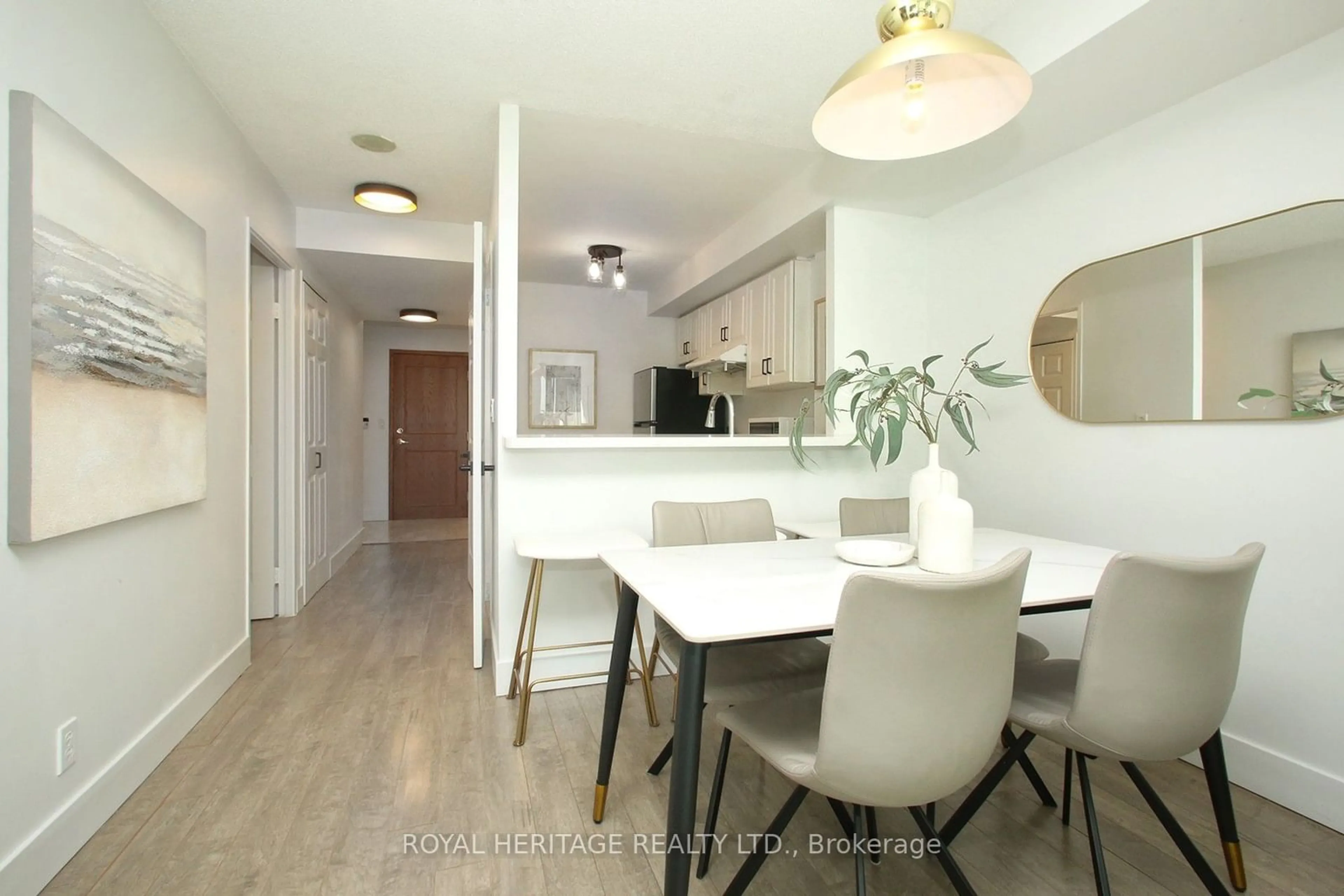 Open concept kitchen for 18 Lee Centre Dr #1505, Toronto Ontario M1H 3H5