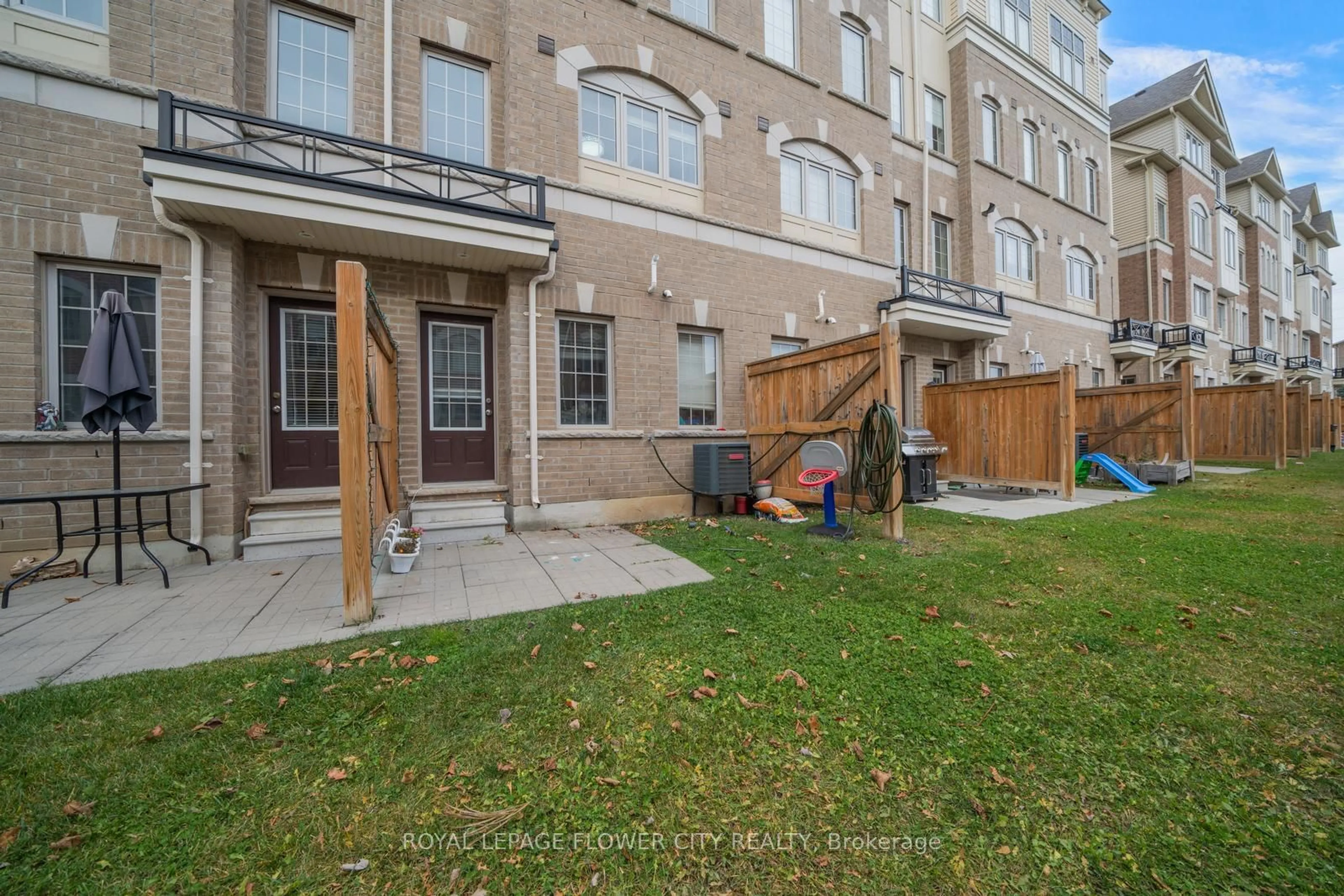 A pic from exterior of the house or condo, the front or back of building for 33 Christabelle Path, Oshawa Ontario L1L 0H4