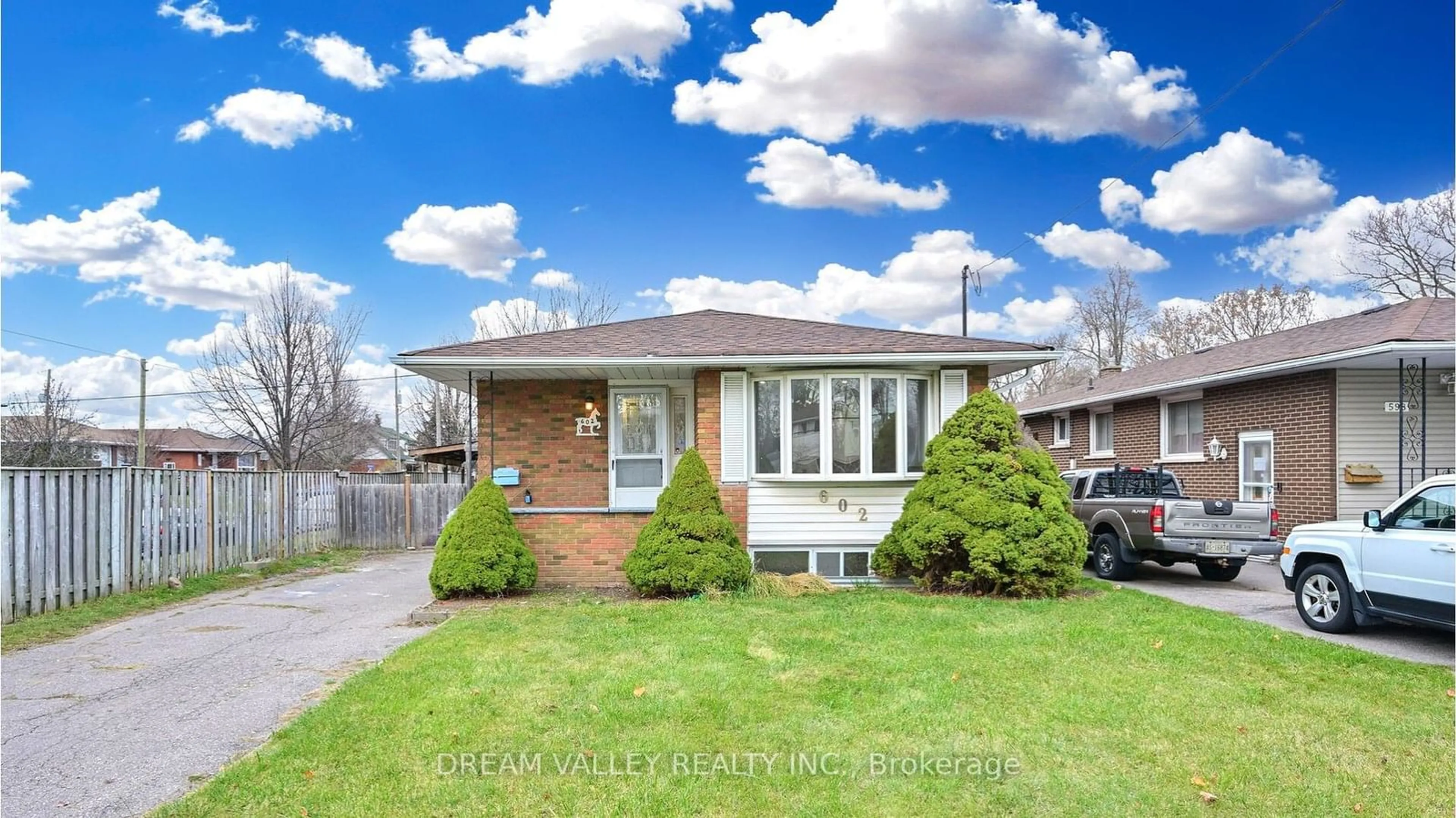 Frontside or backside of a home, cottage for 602 Gibb St, Oshawa Ontario L1J 1Z5