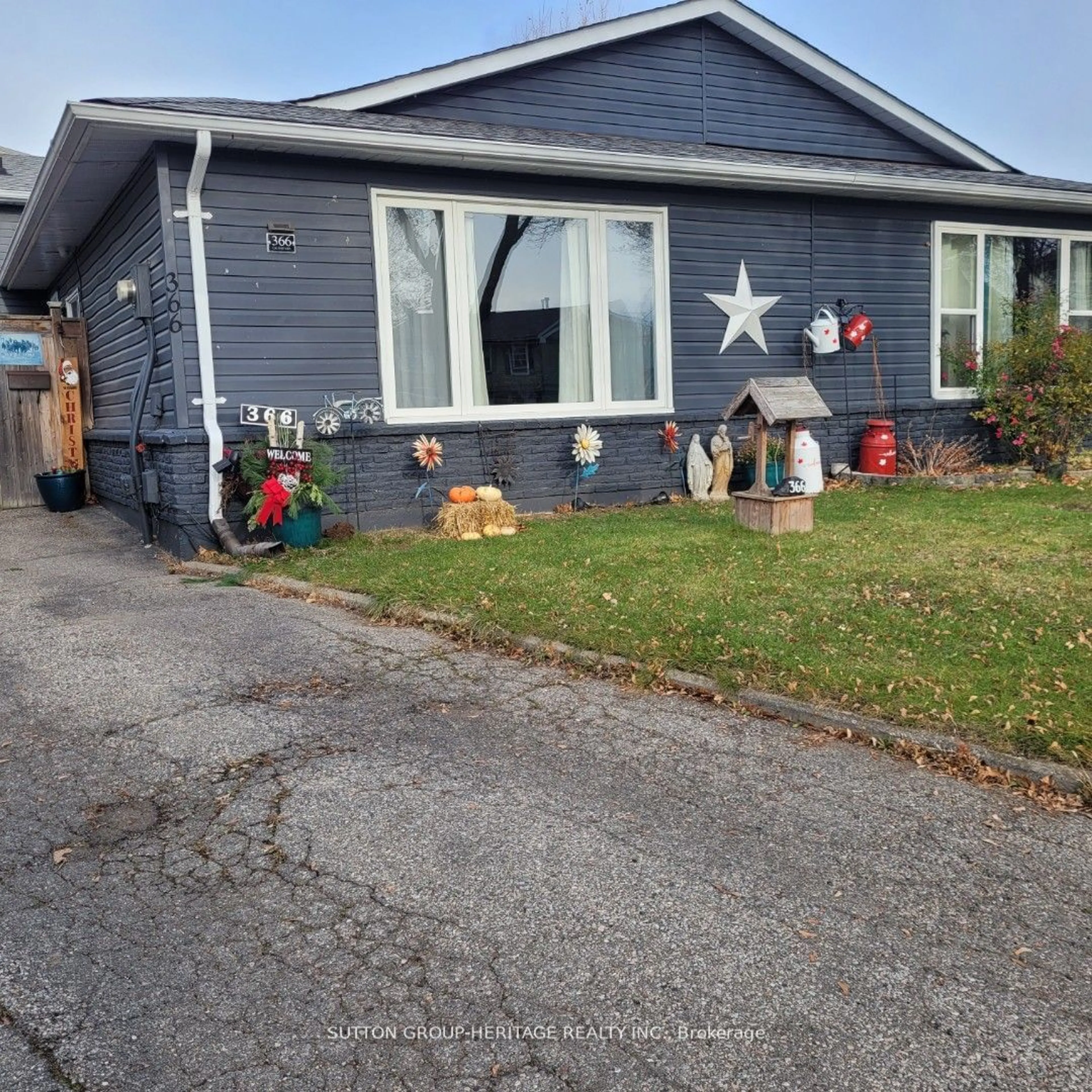 Frontside or backside of a home, the street view for 366 Calvert Crt, Oshawa Ontario L1J 6X7