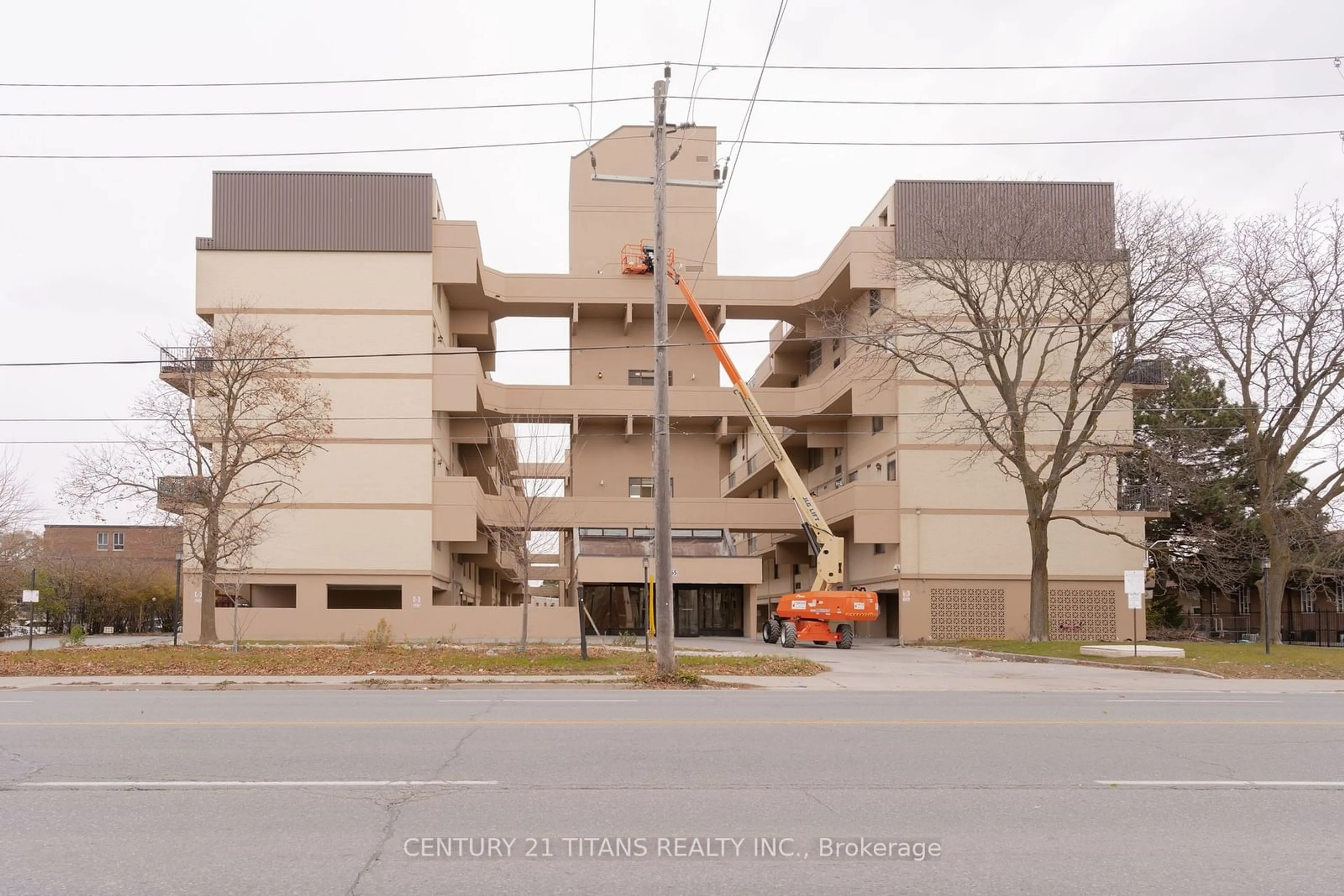 A pic from exterior of the house or condo, the front or back of building for 665 Kennedy Rd #328, Toronto Ontario M1K 5E2