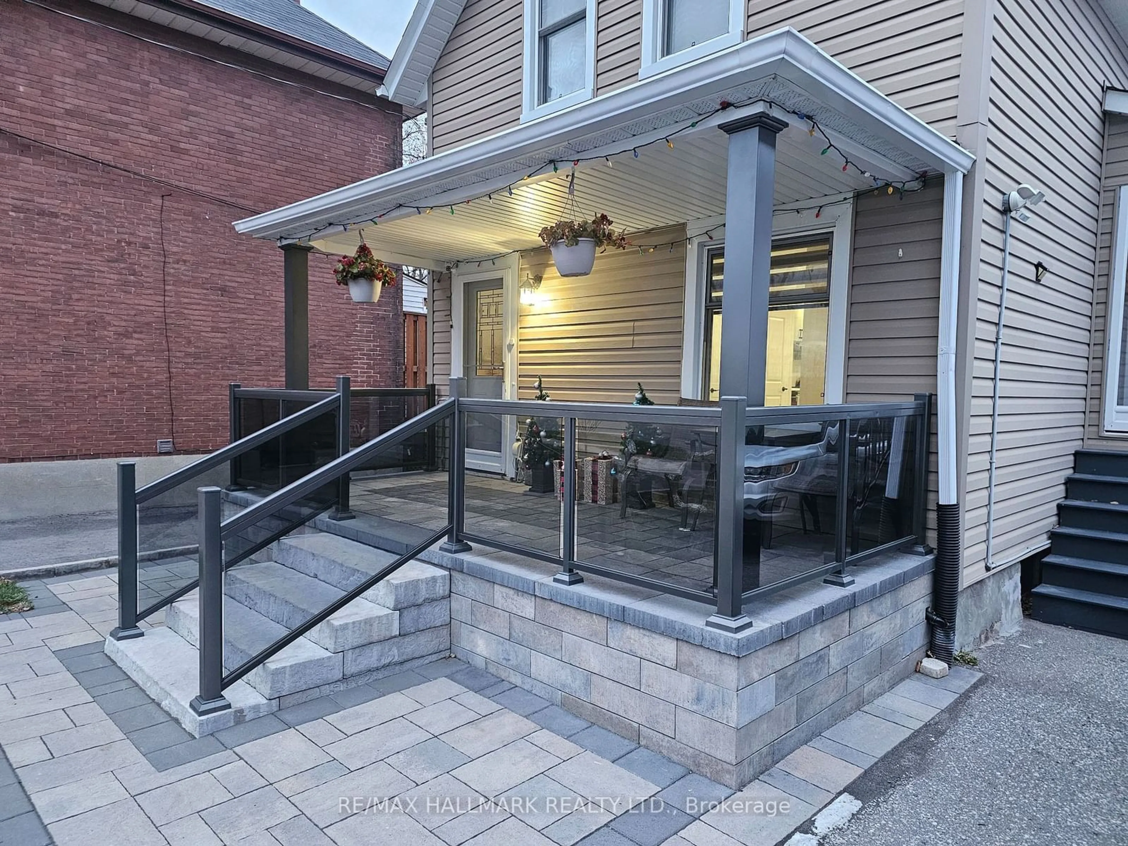 Patio, street for 137 Huron St, Oshawa Ontario L1H 5E3