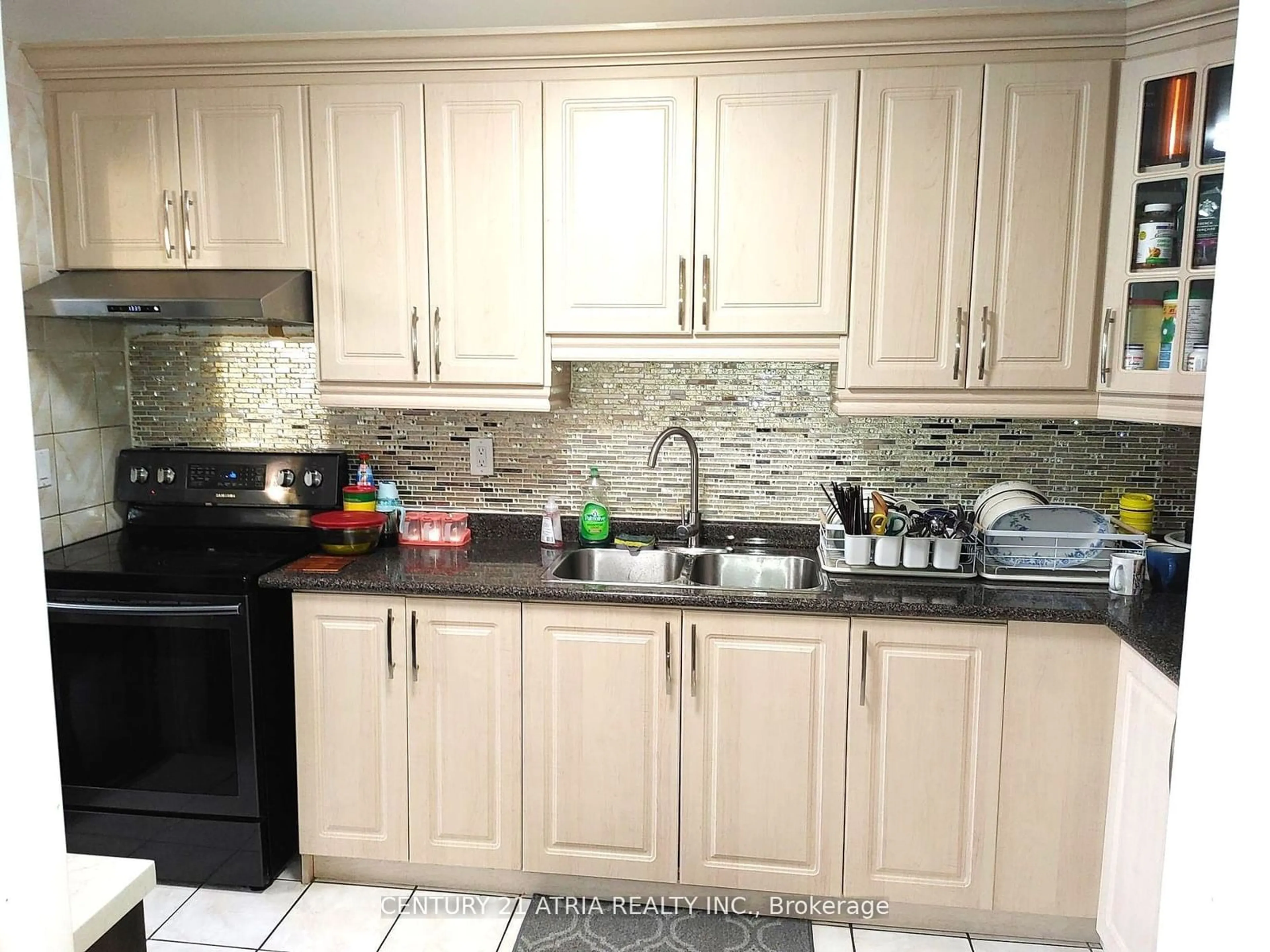 Standard kitchen, wood floors, cottage for 120 Dundalk Dr #209, Toronto Ontario M1P 4V9