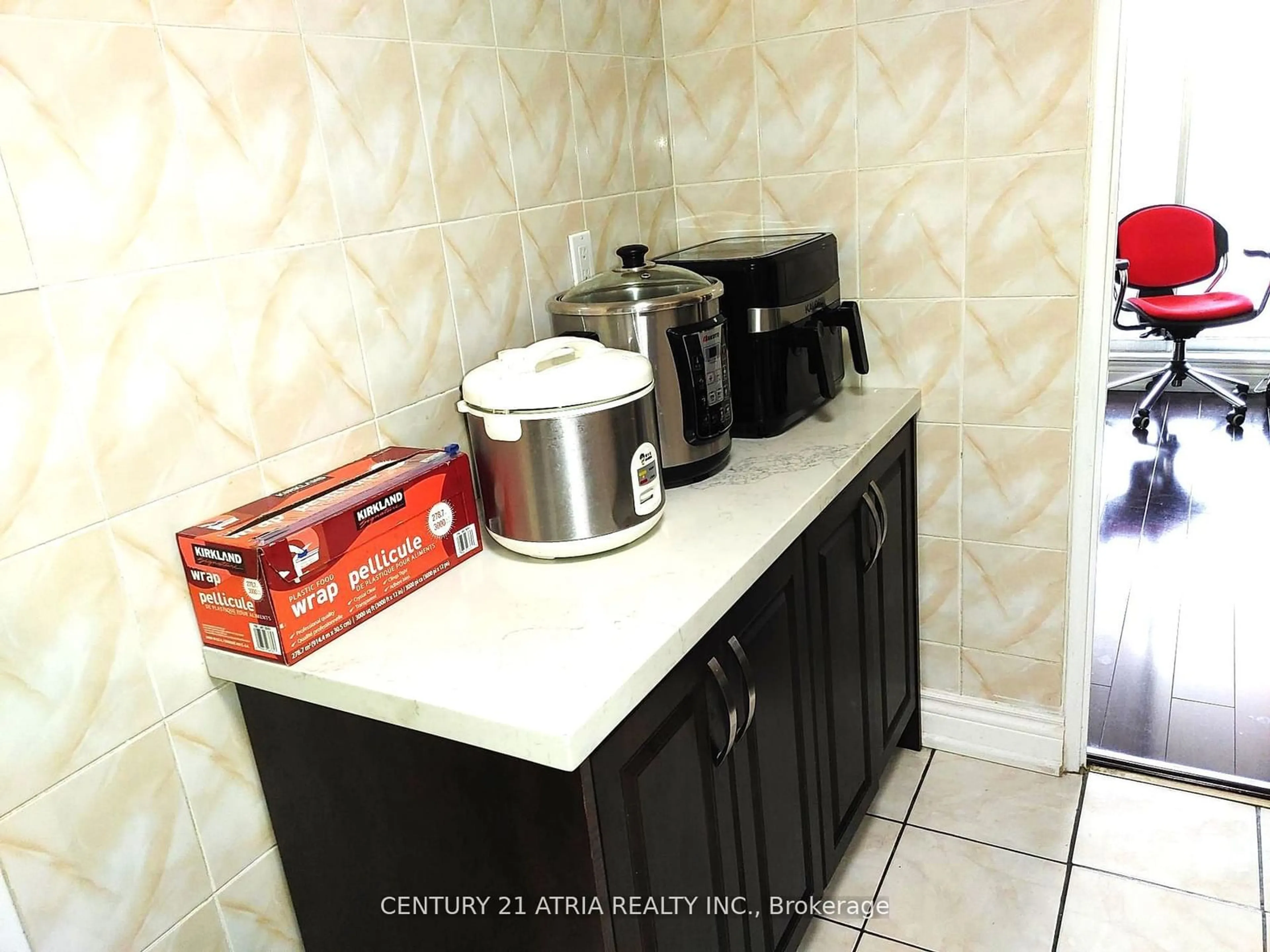 Standard kitchen, ceramic floors, cottage for 120 Dundalk Dr #209, Toronto Ontario M1P 4V9