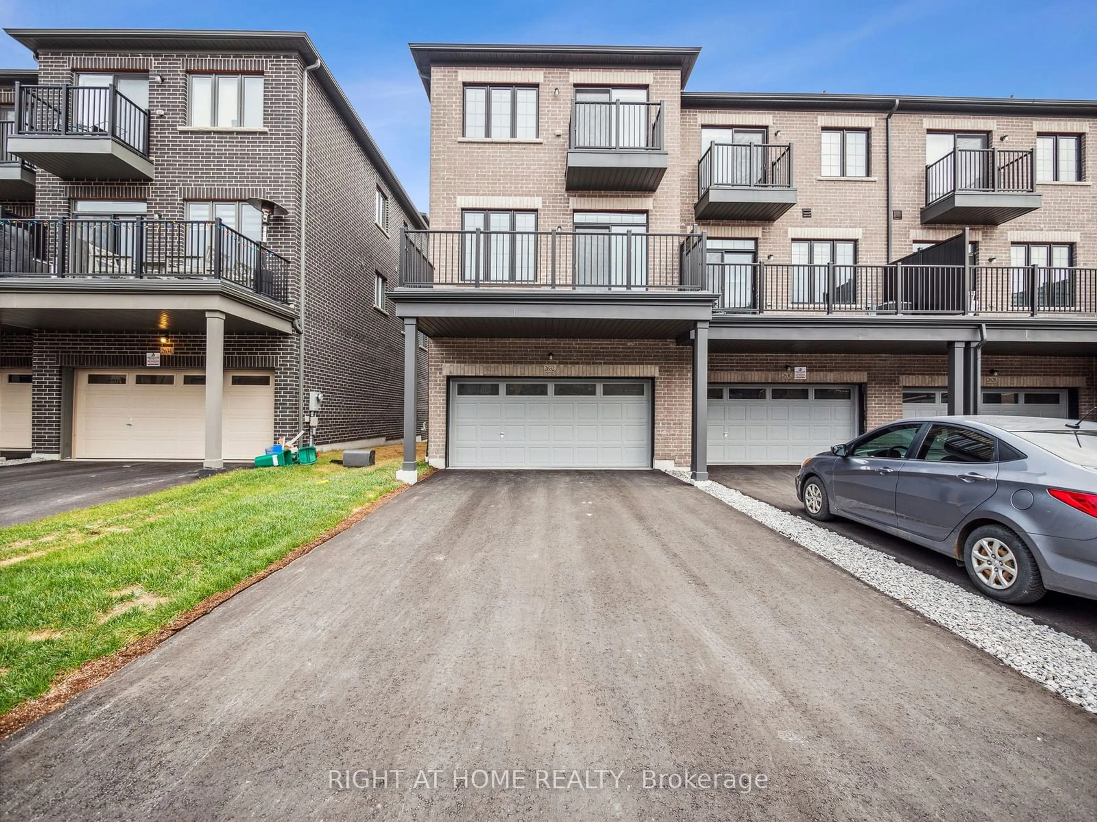 A pic from exterior of the house or condo, the street view for 2632 Delphinium Tr, Pickering Ontario L1X 2R2