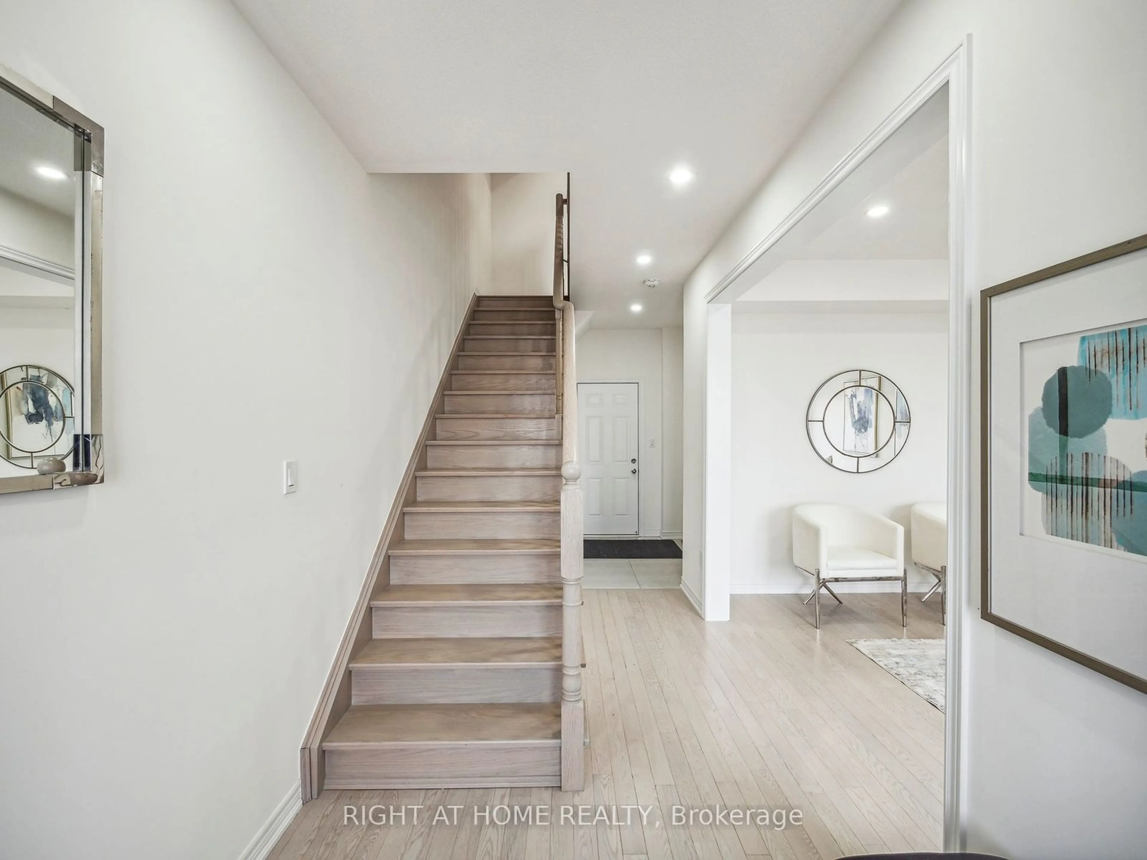 Indoor foyer, wood floors for 2632 Delphinium Tr, Pickering Ontario L1X 2R2