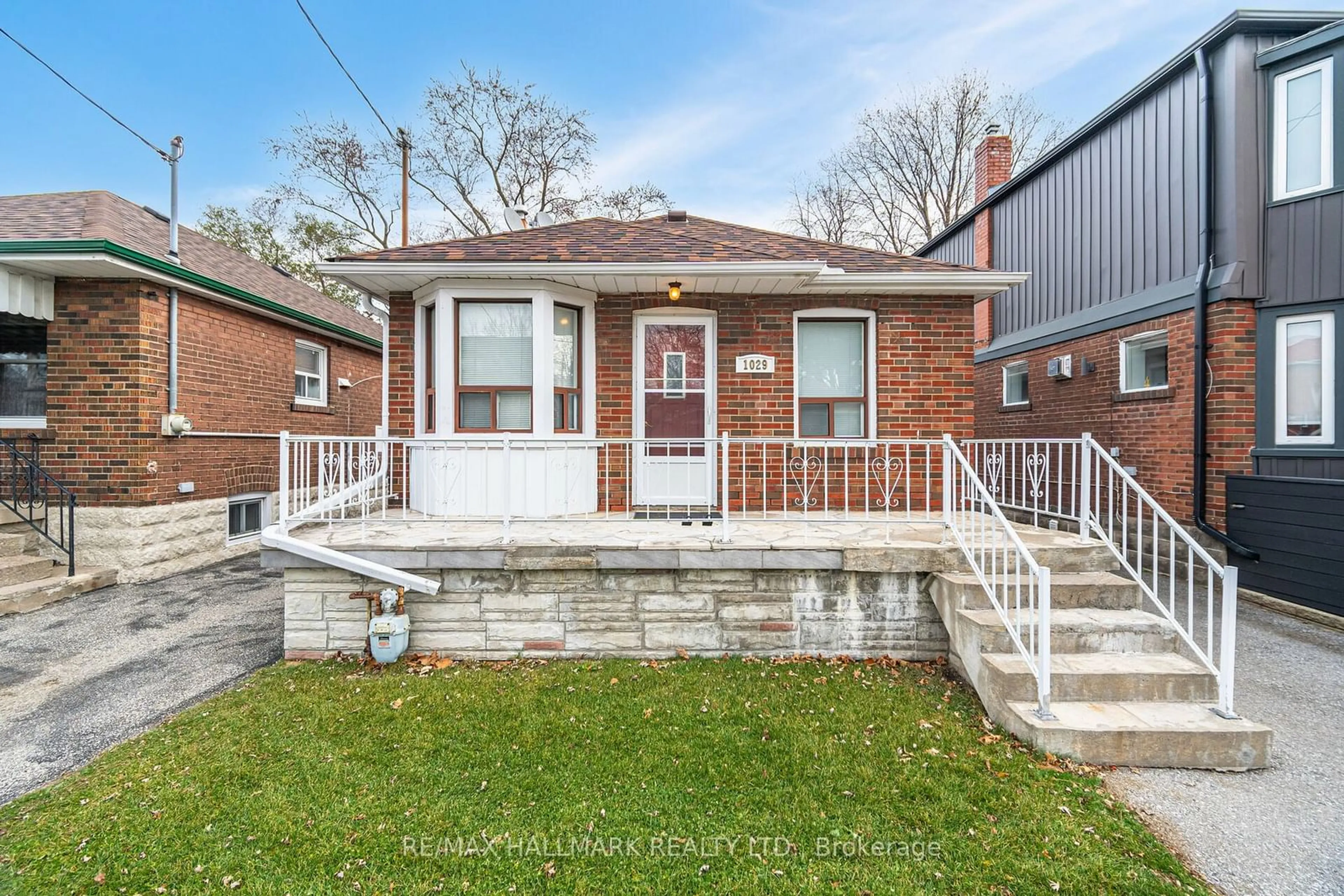 Frontside or backside of a home, cottage for 1029 Greenwood Ave, Toronto Ontario M4J 4C9