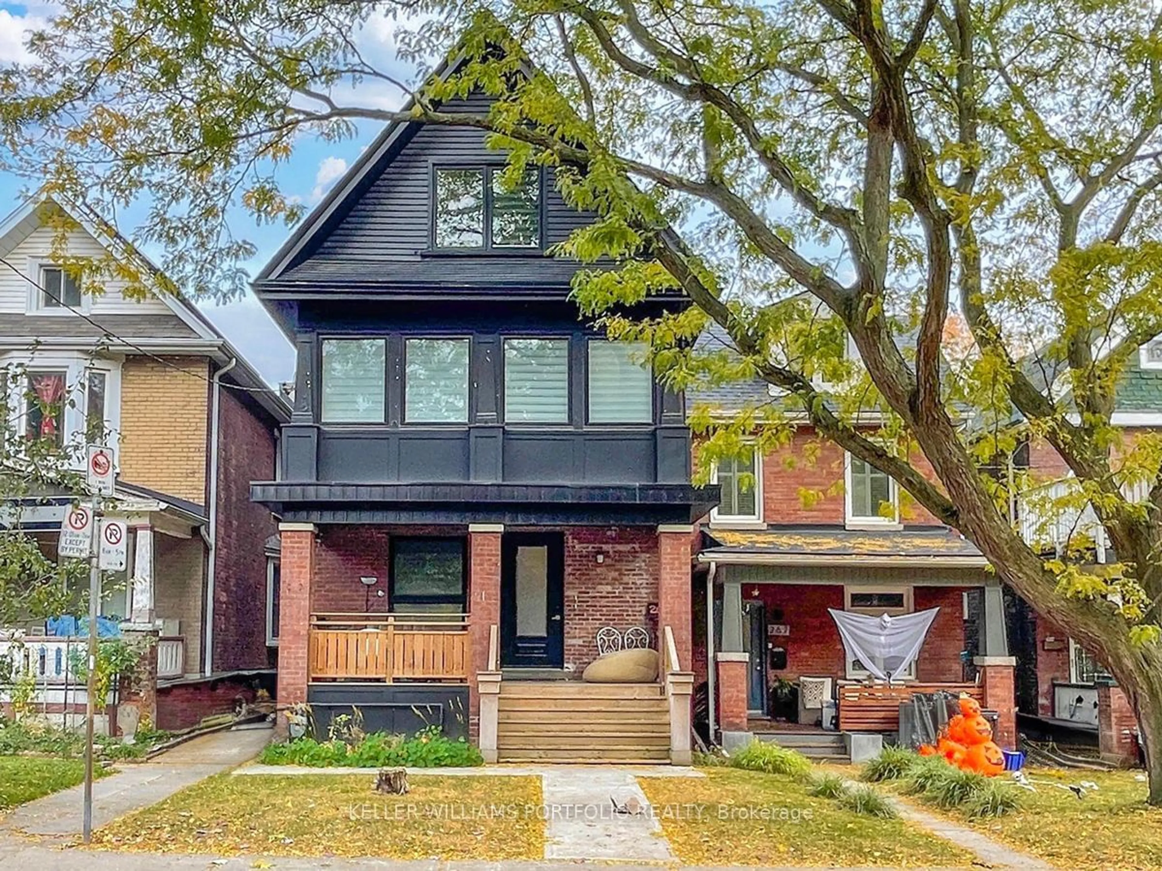 Home with brick exterior material for 269 Leslie St, Toronto Ontario M4M 3C8