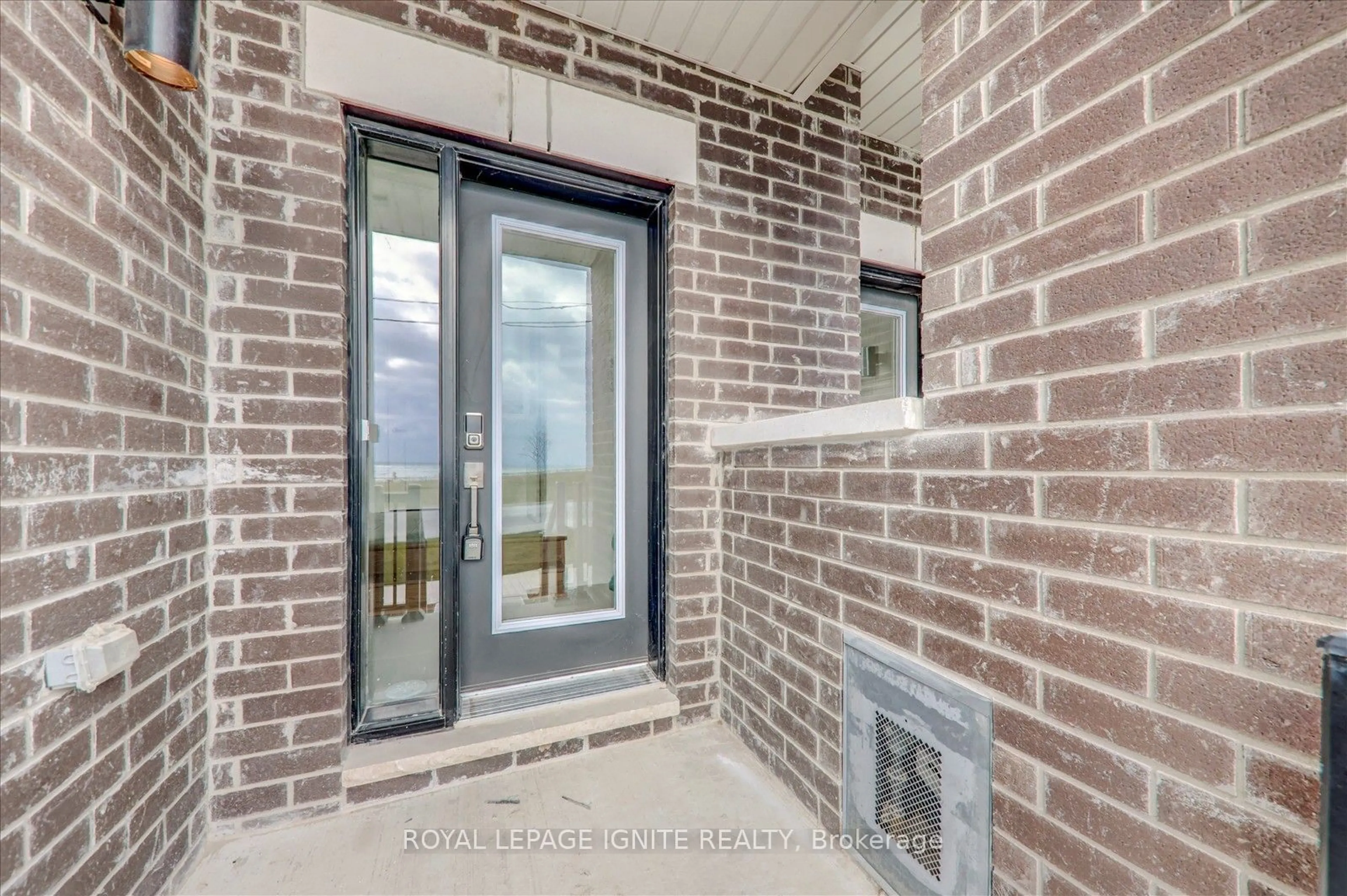 Home with brick exterior material for 575 Port Darlington Rd, Clarington Ontario L1C 7E9