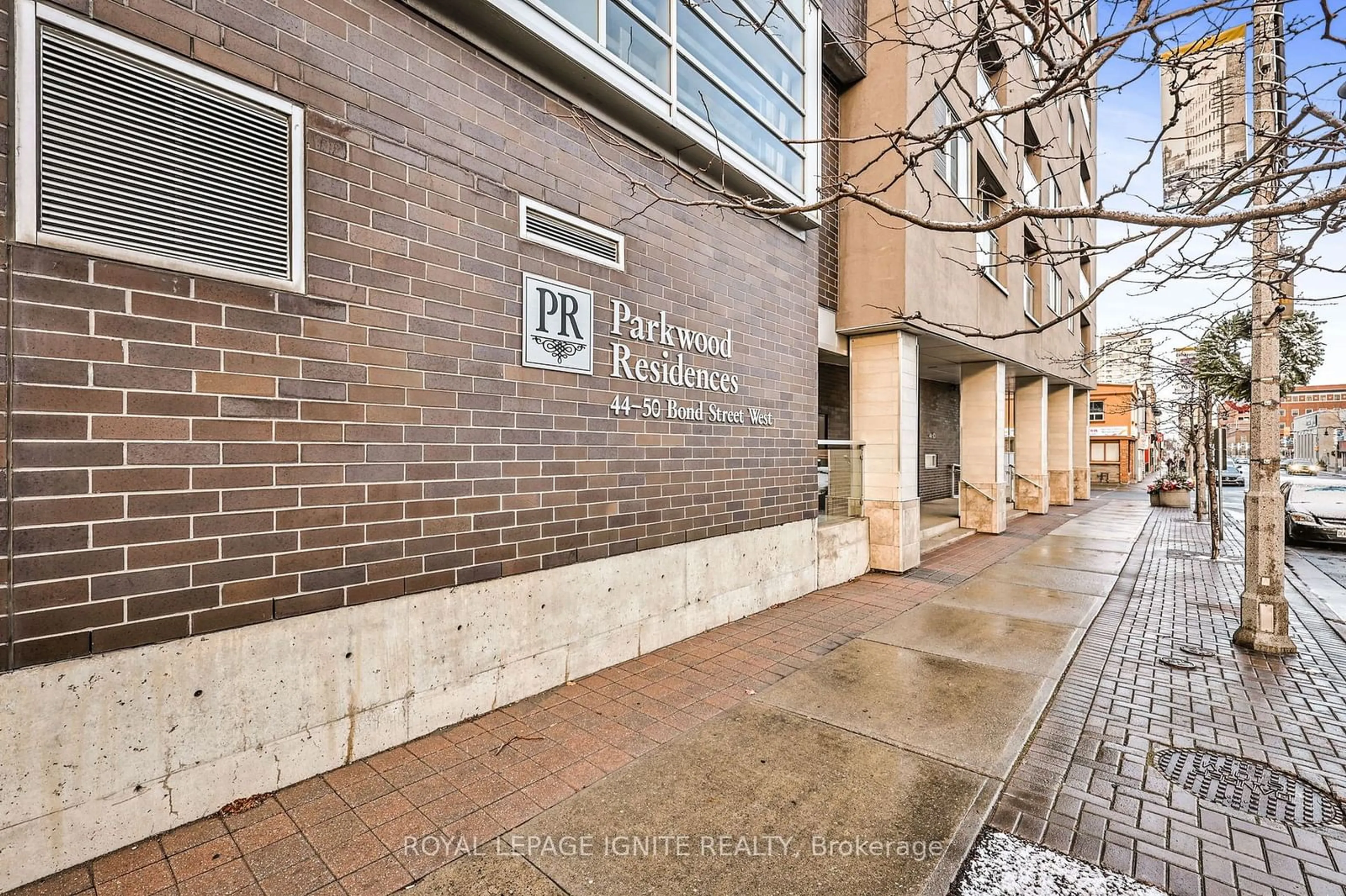 A pic from exterior of the house or condo, the front or back of building for 44 Bond St #801, Oshawa Ontario L1G 6R2