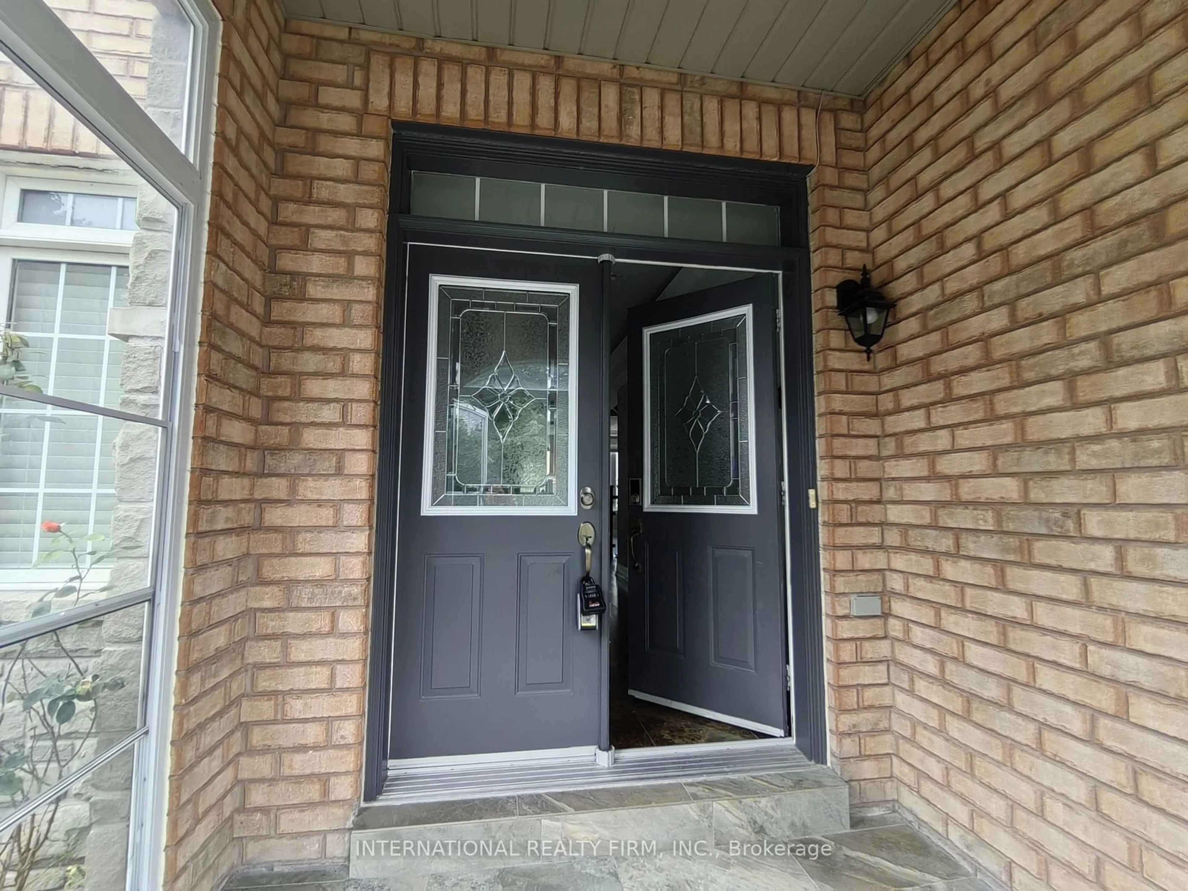 Indoor entryway, wood floors for 6A Steppingstone Tr, Toronto Ontario M1X 2A5