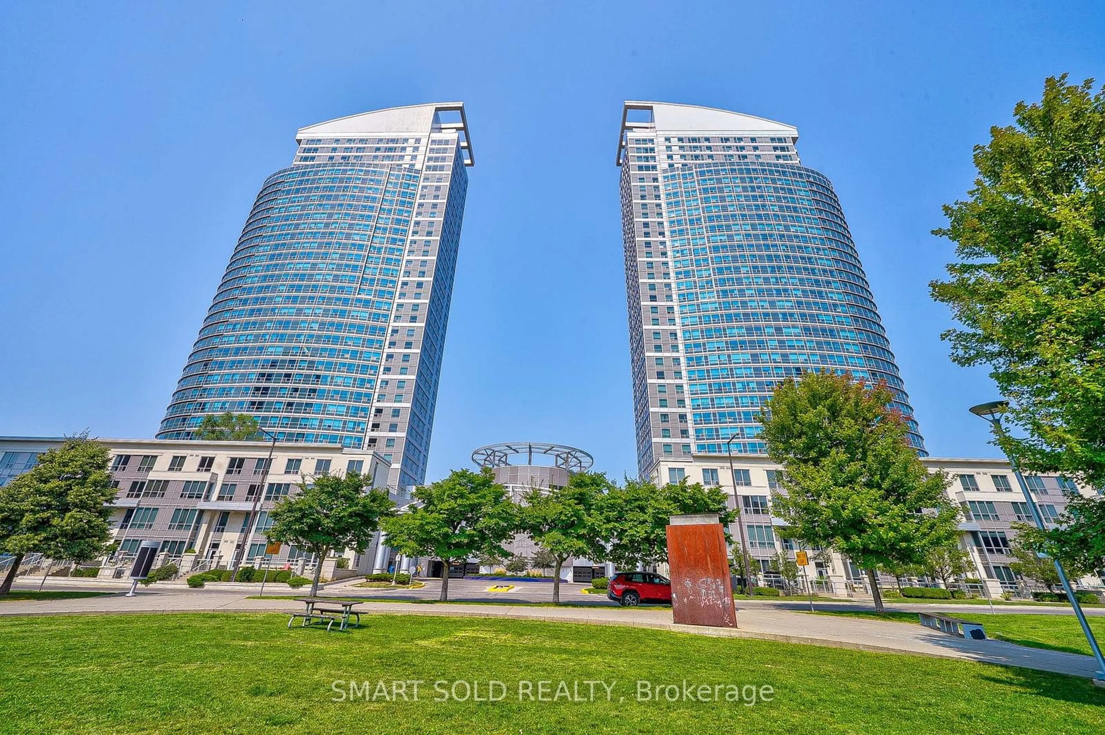 A pic from exterior of the house or condo, the view of city buildings for 38 Lee Centre Dr #2307, Toronto Ontario M1H 3J7