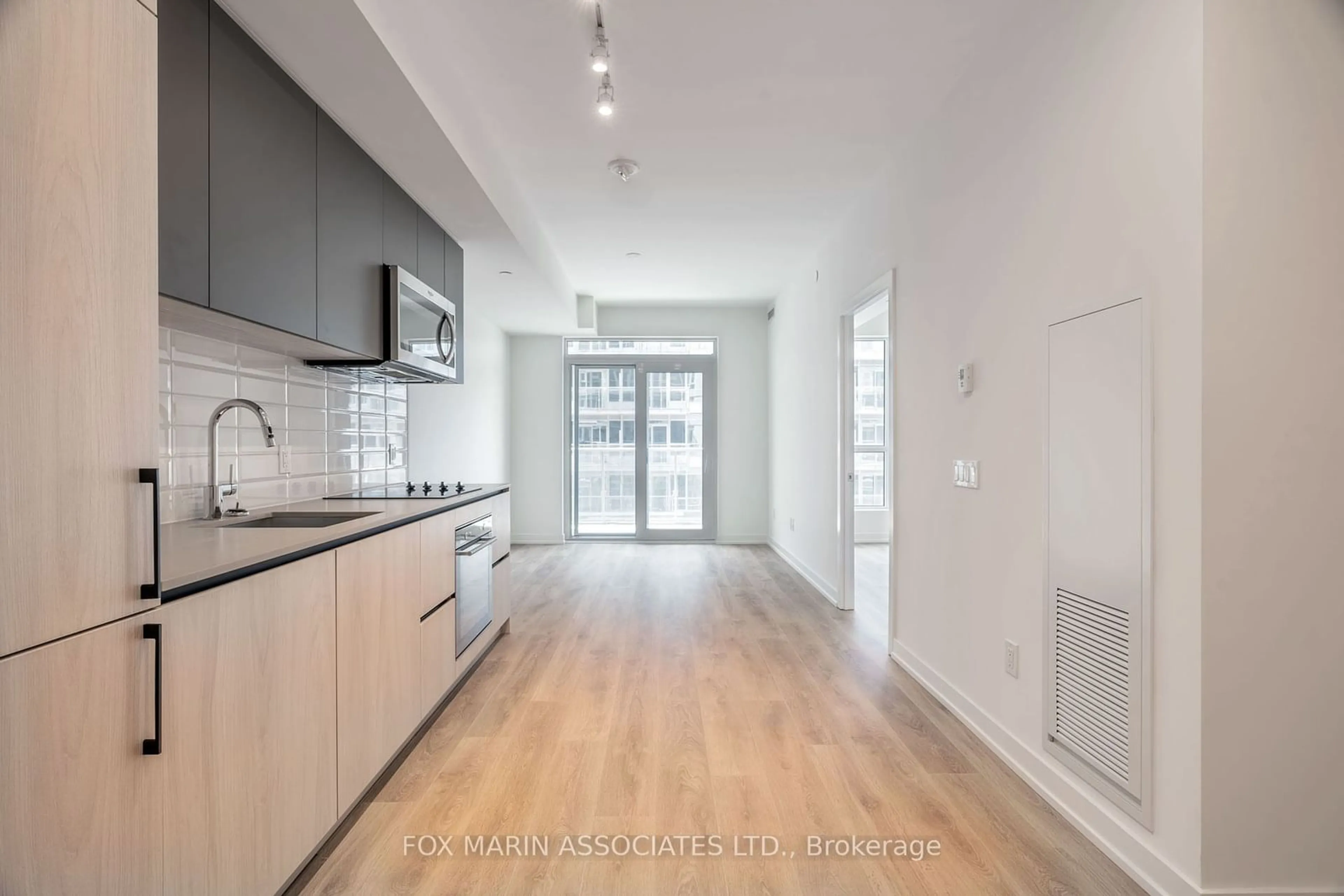 Standard kitchen, wood floors for 150 Logan Ave #525, Toronto Ontario M4E 0E4