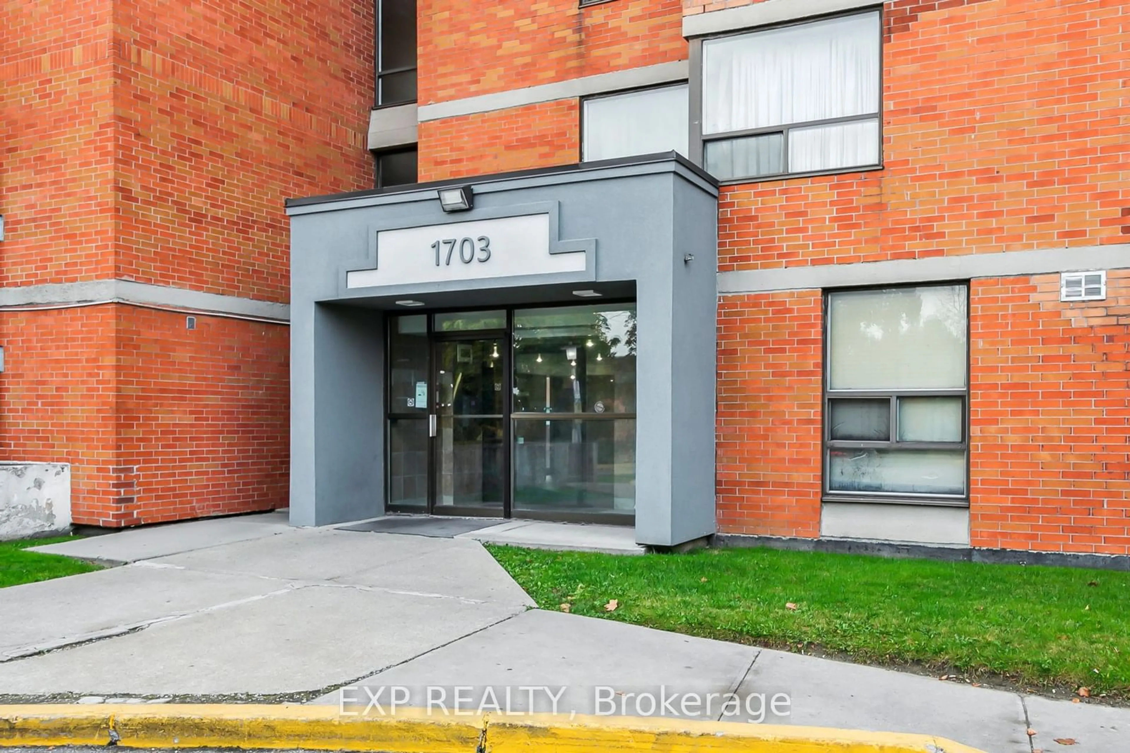 Indoor foyer for 1703 Mccowan Rd #414, Toronto Ontario M1S 4L1