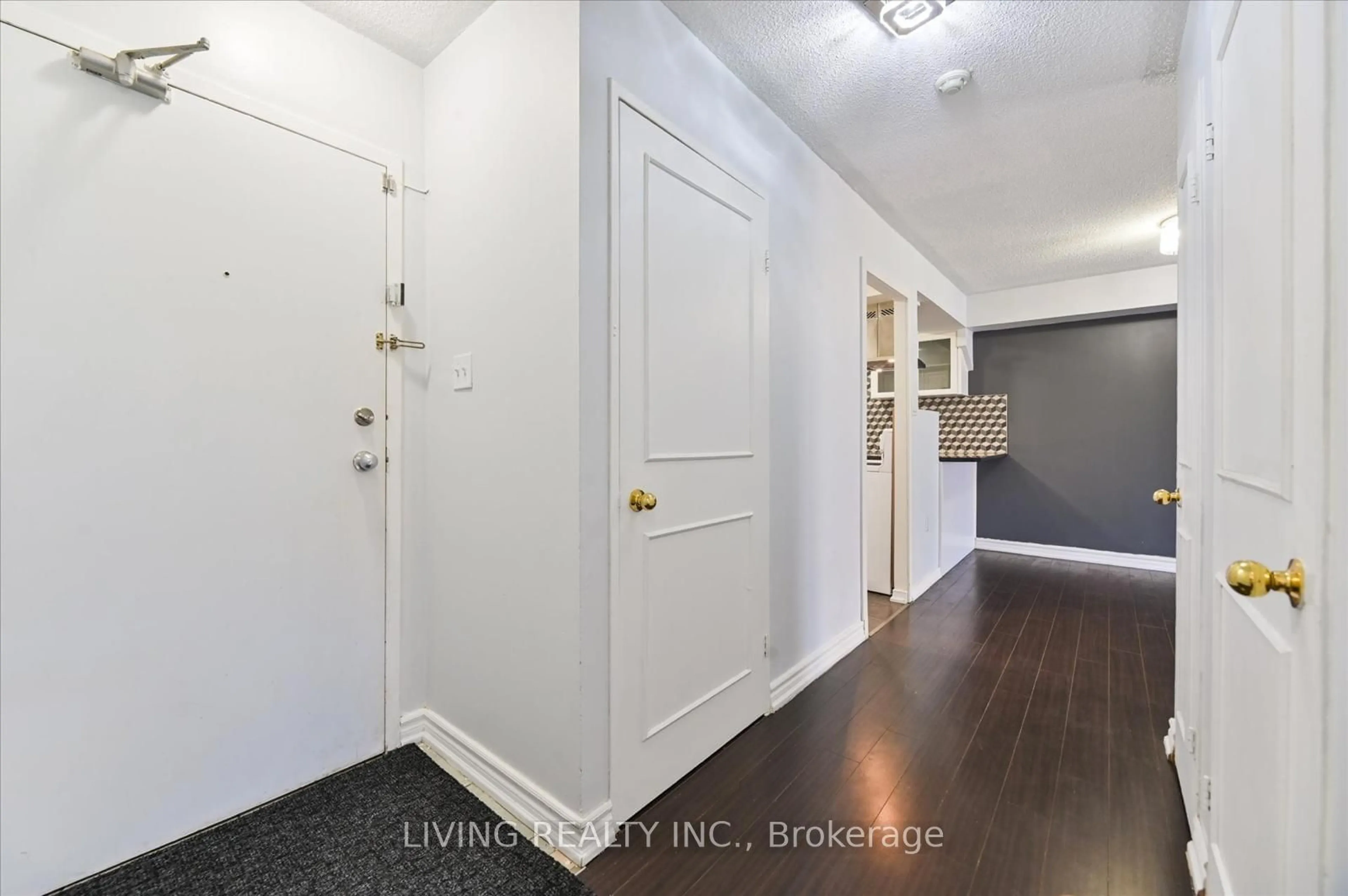 Indoor entryway, wood floors for 15 Sewells Rd #1201, Toronto Ontario M1B 3V7