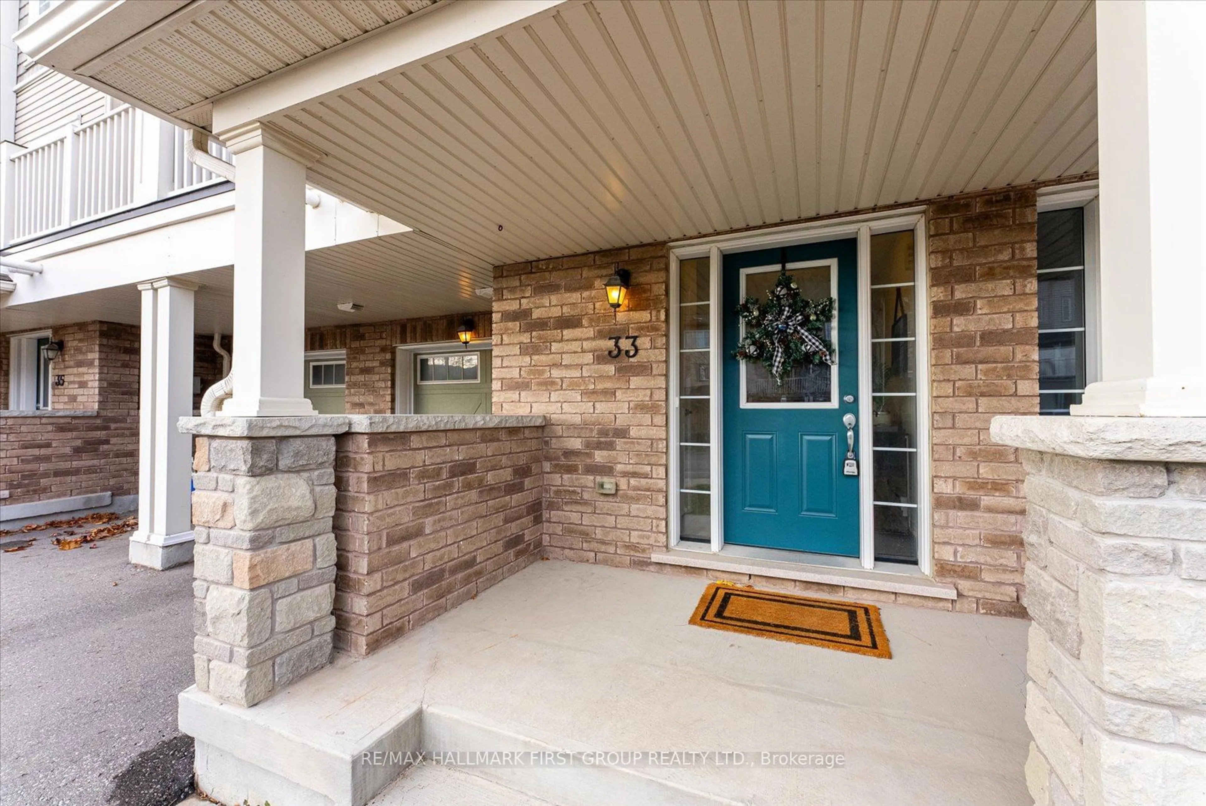 Indoor entryway, ceramic floors for 33 Nearco Cres, Oshawa Ontario L1L 0J4