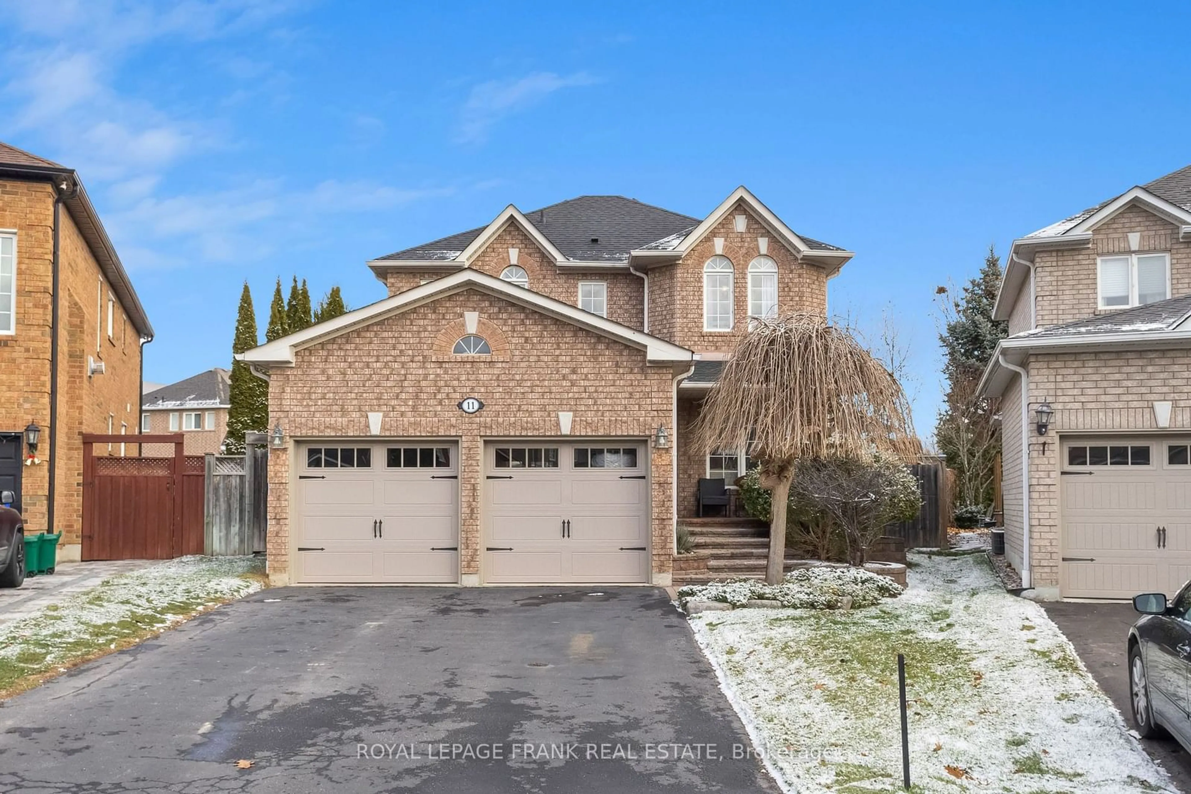 Frontside or backside of a home, the street view for 11 Pineway Crt, Whitby Ontario L1R 2S3