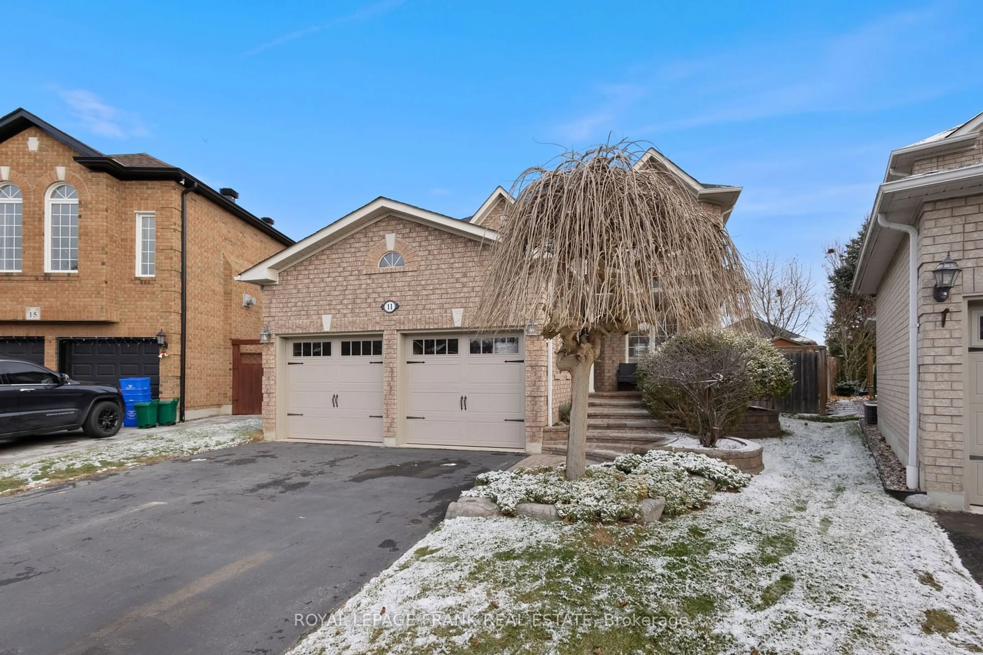 A pic from exterior of the house or condo, the street view for 11 Pineway Crt, Whitby Ontario L1R 2S3