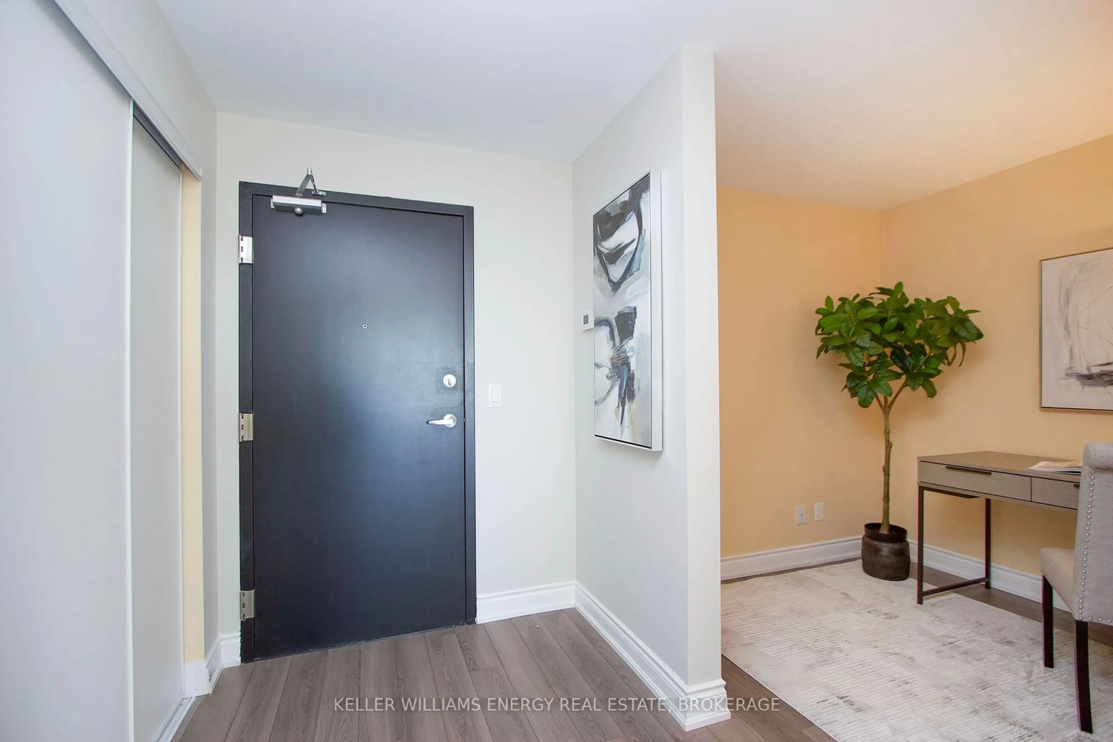 Indoor entryway, wood floors for 21 Brookhouse Dr #308, Clarington Ontario L1B 0V4