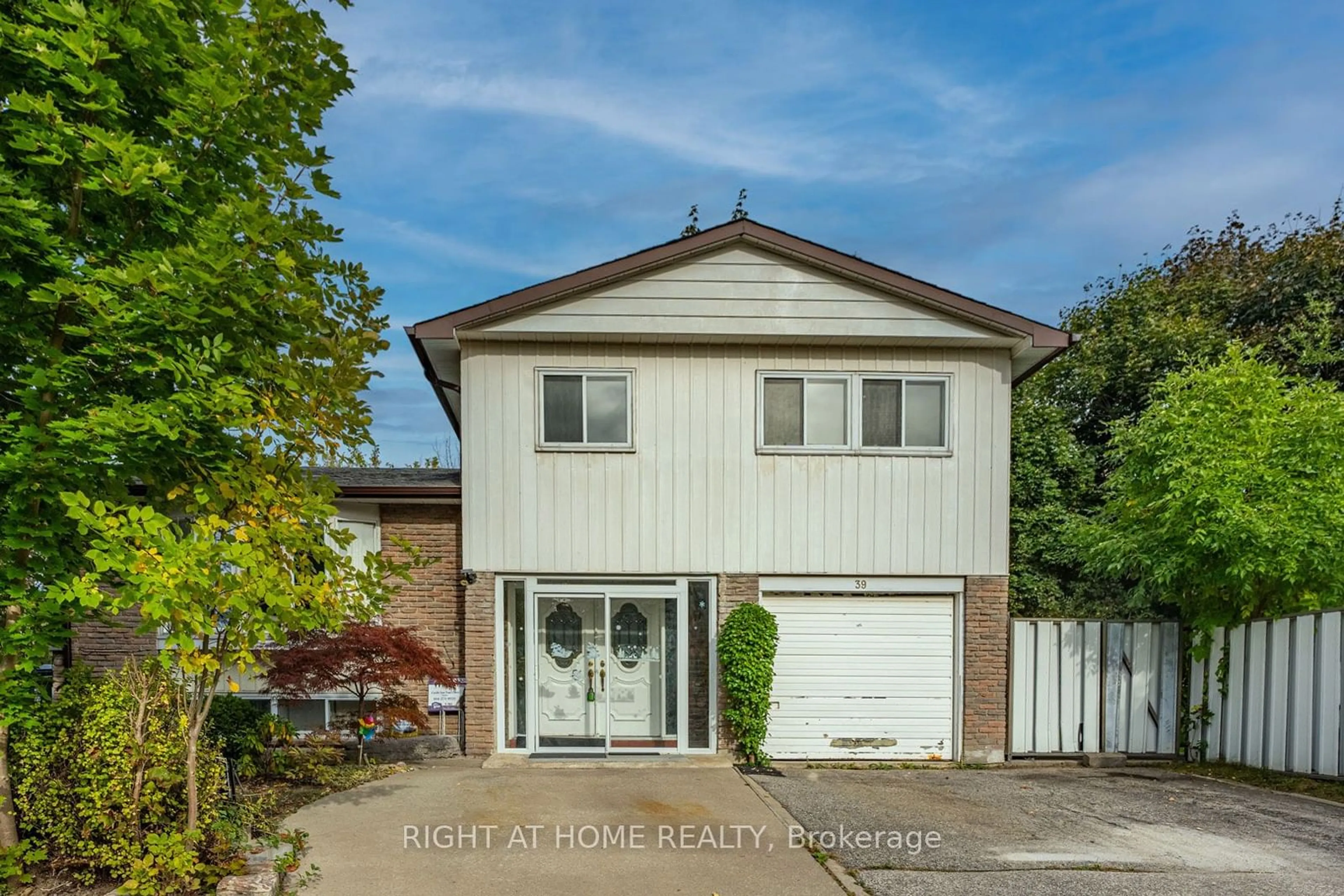 Frontside or backside of a home, the street view for 39 Boundy Cres, Toronto Ontario M1W 2E3