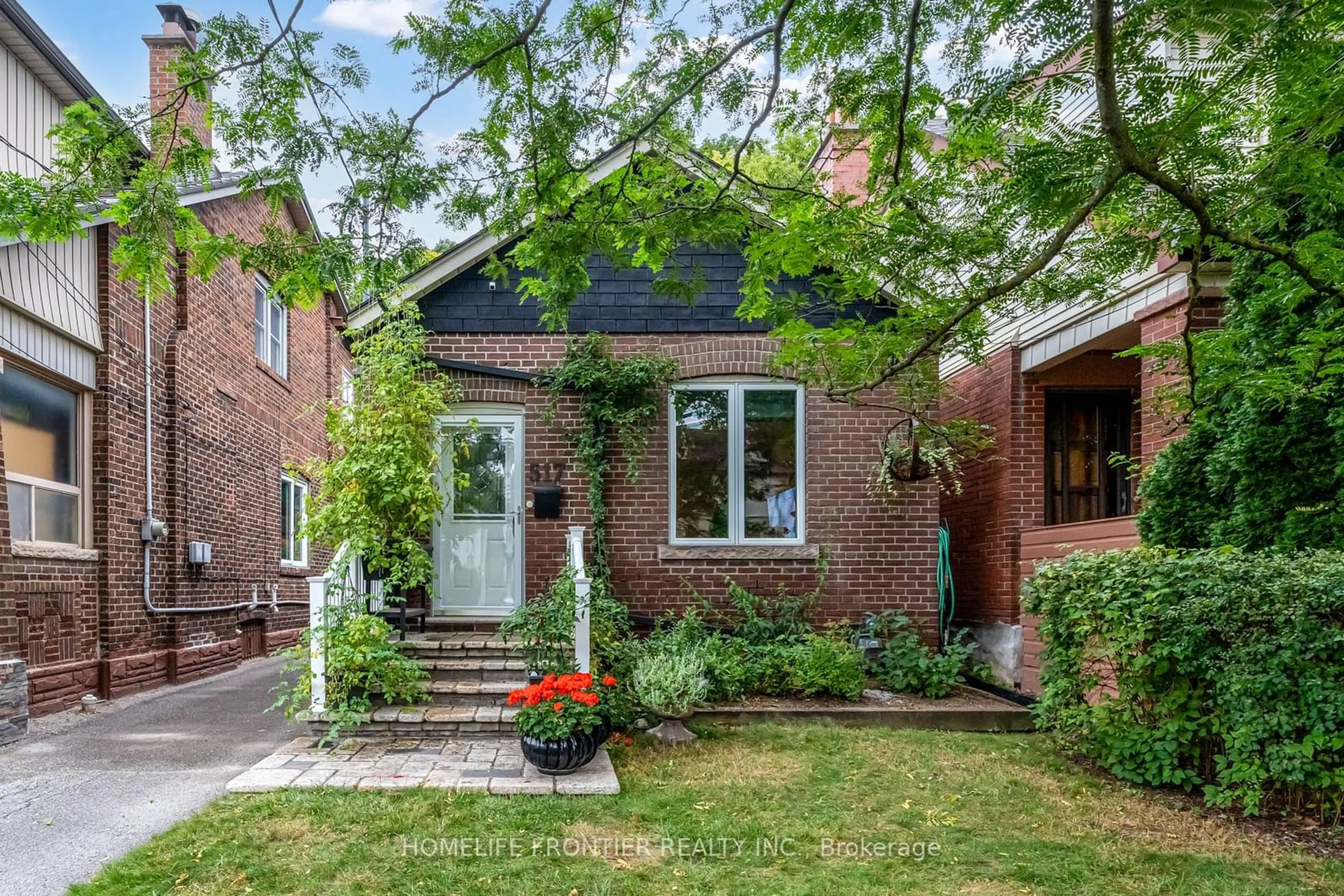 Home with brick exterior material for 517 Main St, Toronto Ontario M4C 4Y3