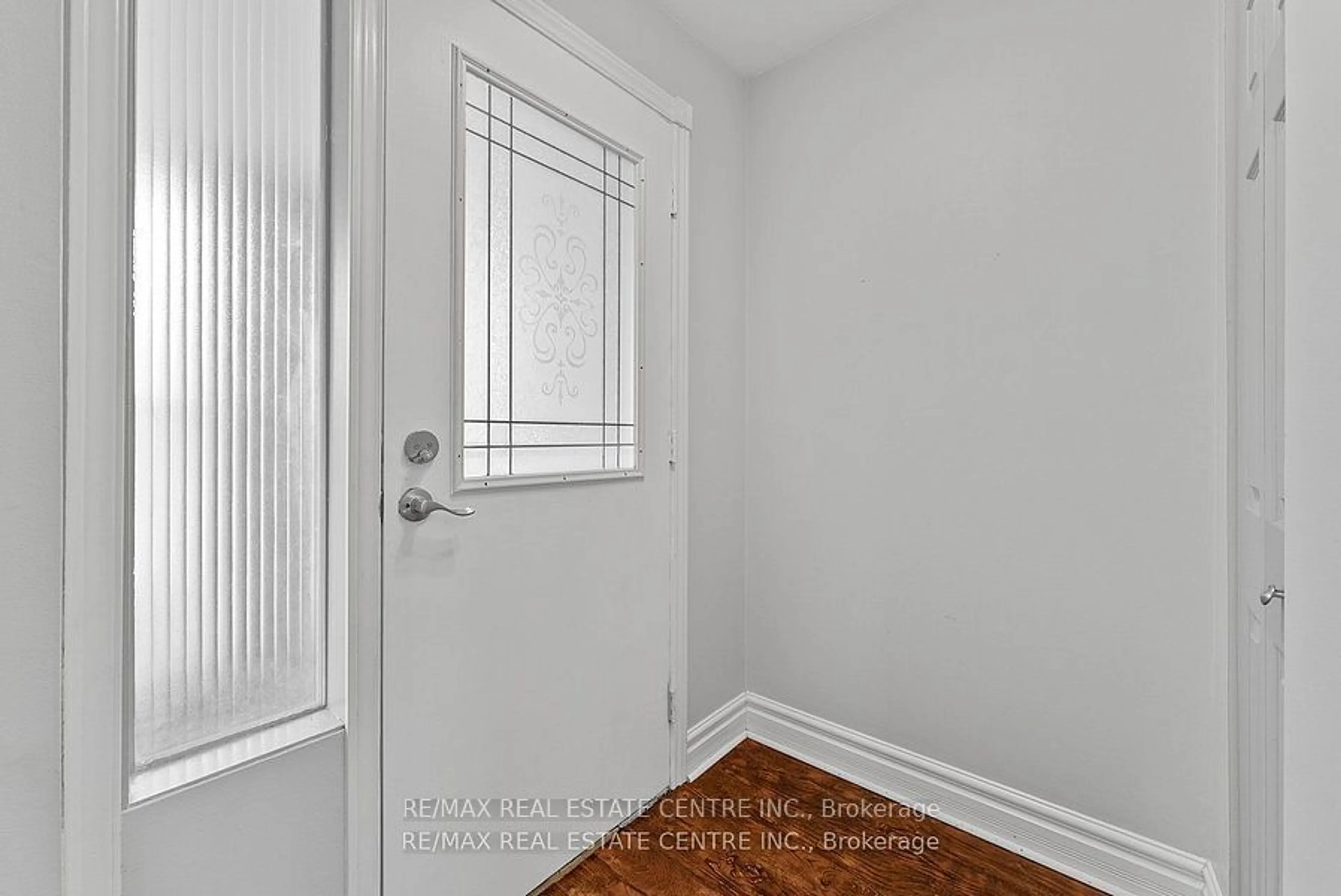 Indoor entryway, wood floors for 383 Durham Crt, Oshawa Ontario L1J 1W8