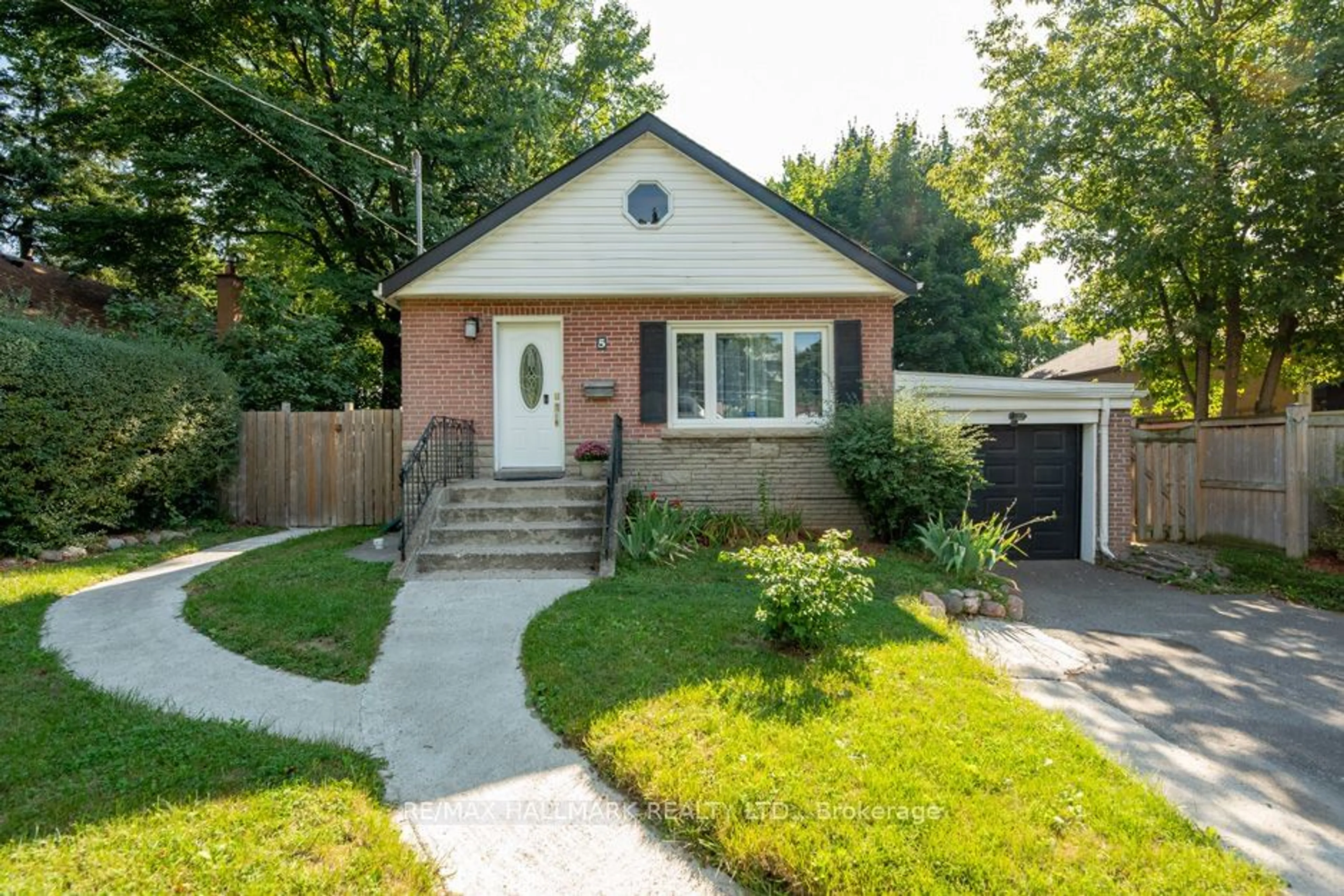 Frontside or backside of a home, cottage for 5 East Haven Dr, Toronto Ontario M1N 1L8