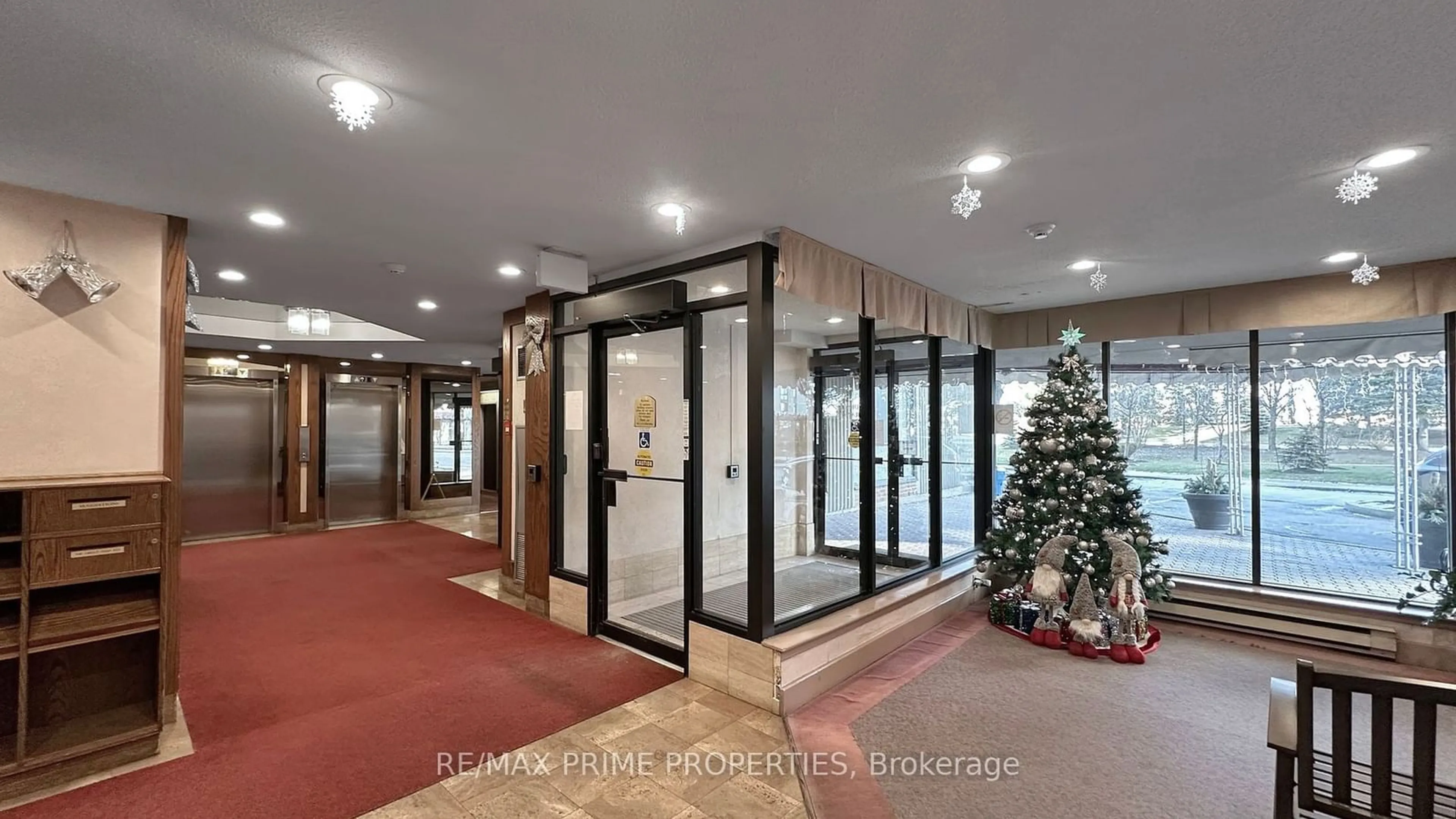 Indoor foyer, wood floors for 55 Bamburgh Circ #1112, Toronto Ontario M1W 3V4