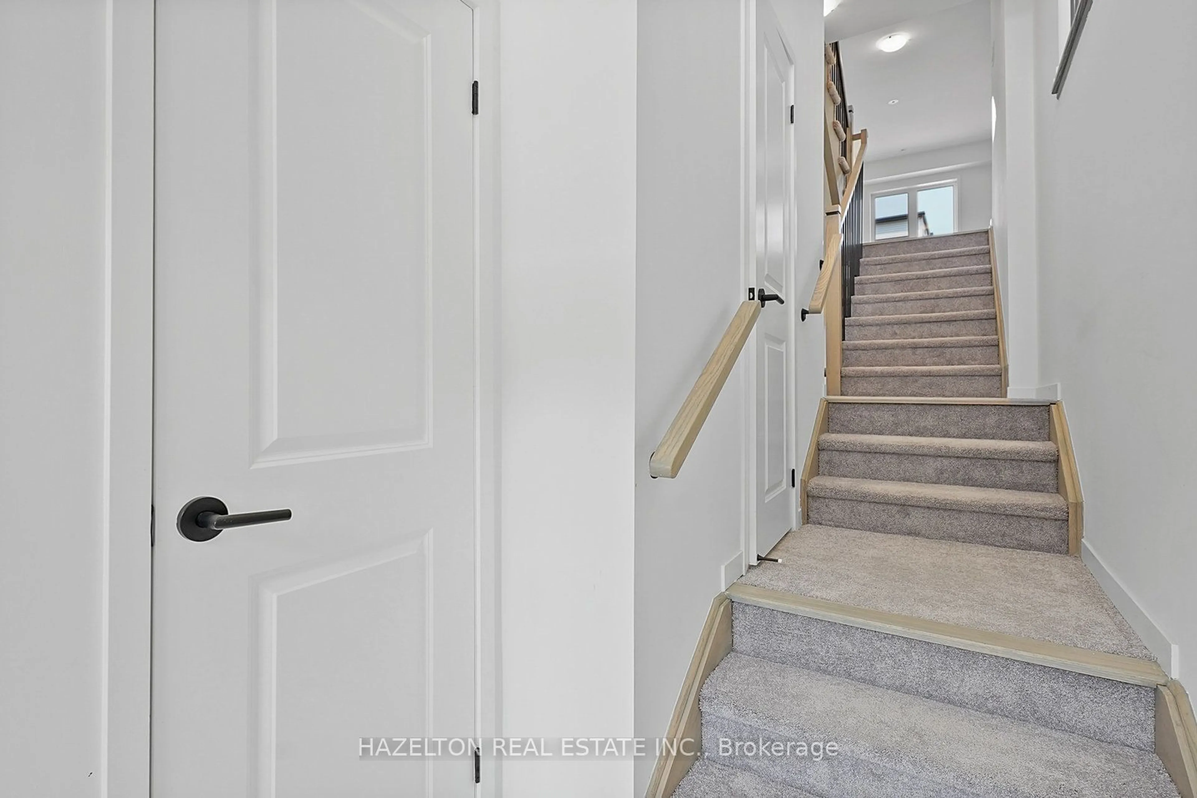 Stairs for 762 Heathrow Path, Oshawa Ontario L1K 3G4