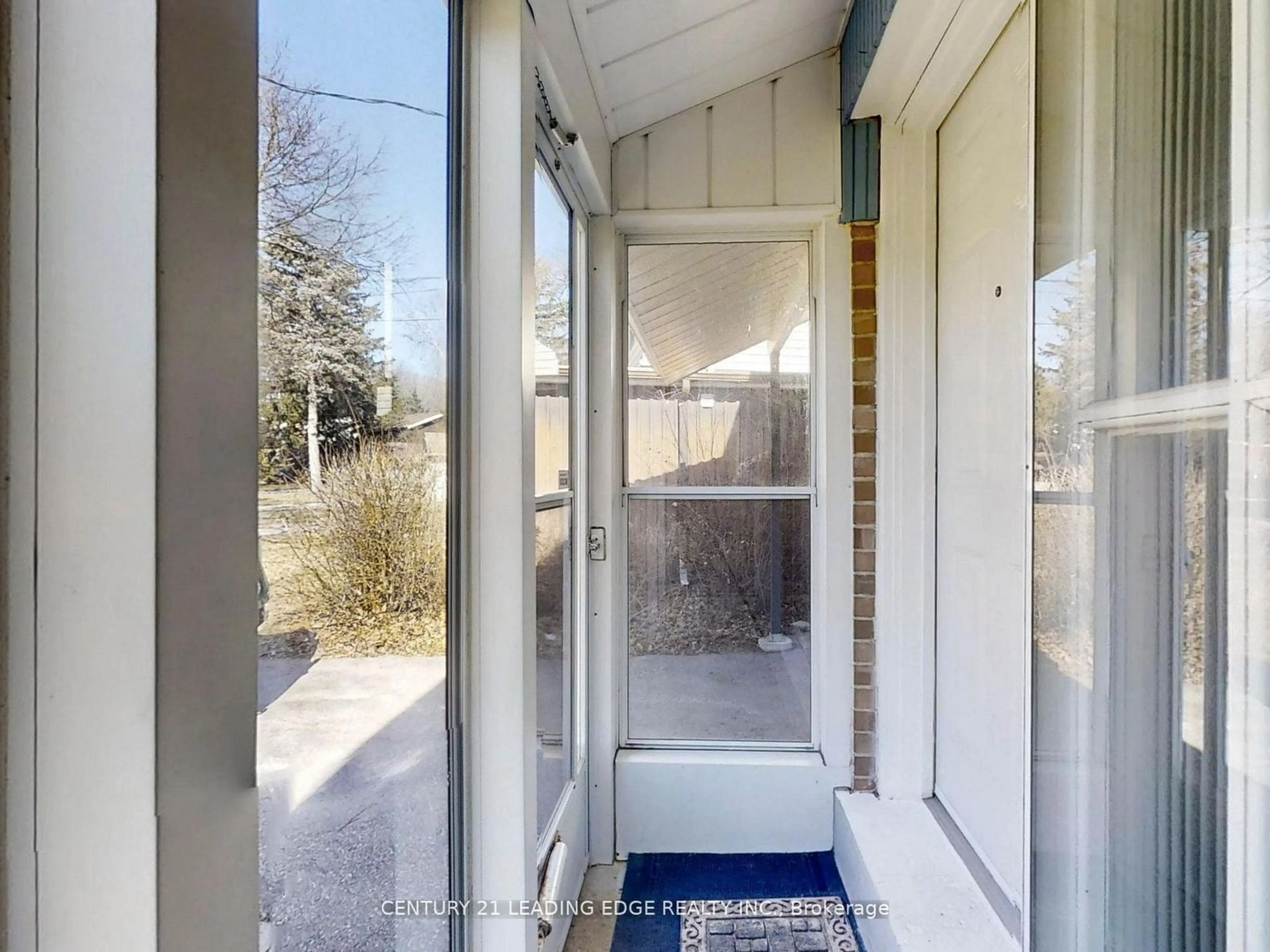 Indoor entryway for 253 Birkdale Rd, Toronto Ontario M1P 3S3