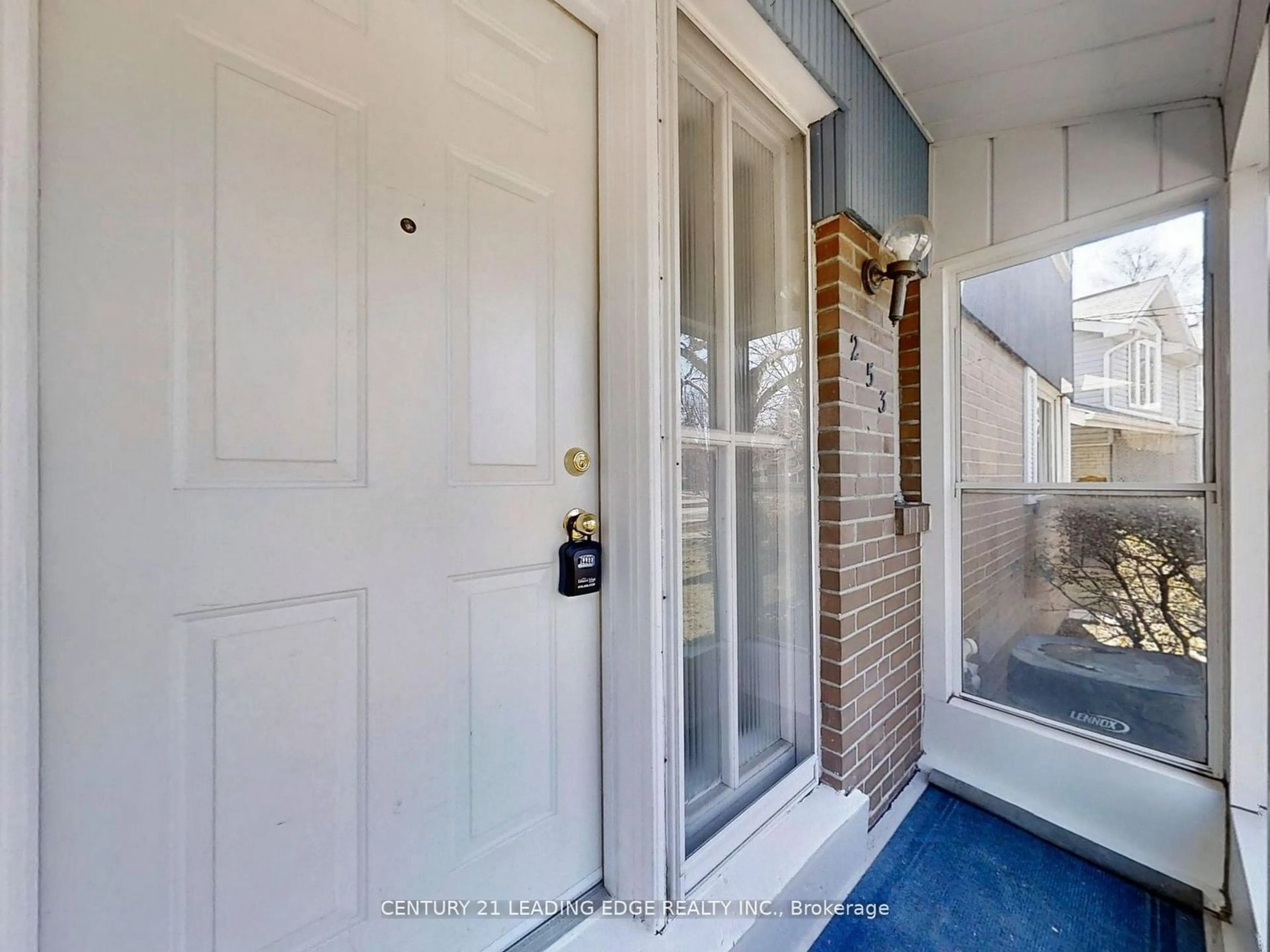 Indoor entryway for 253 Birkdale Rd, Toronto Ontario M1P 3S3