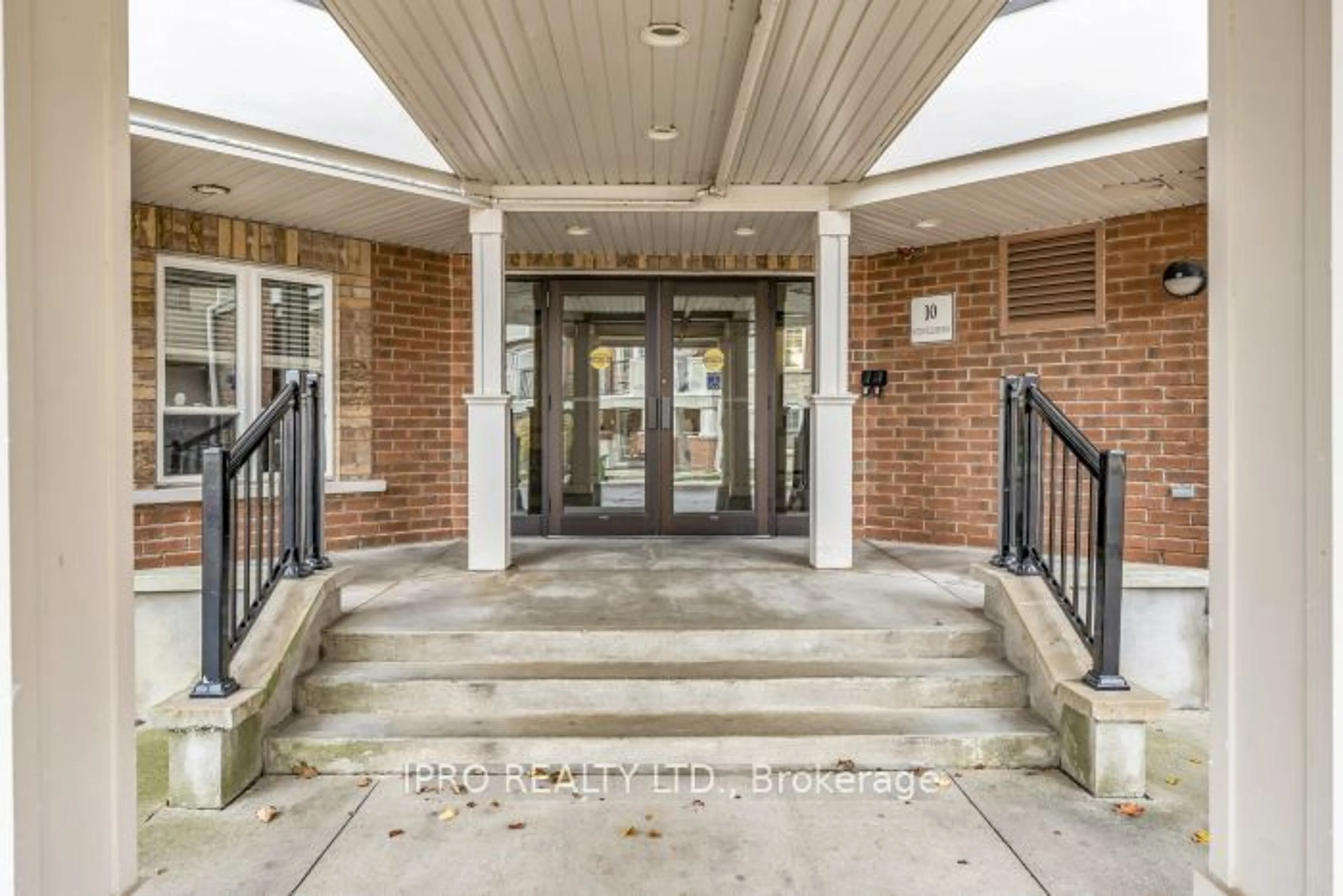 Indoor foyer for 10 Mendelssohn St #325, Toronto Ontario M1L 0G7