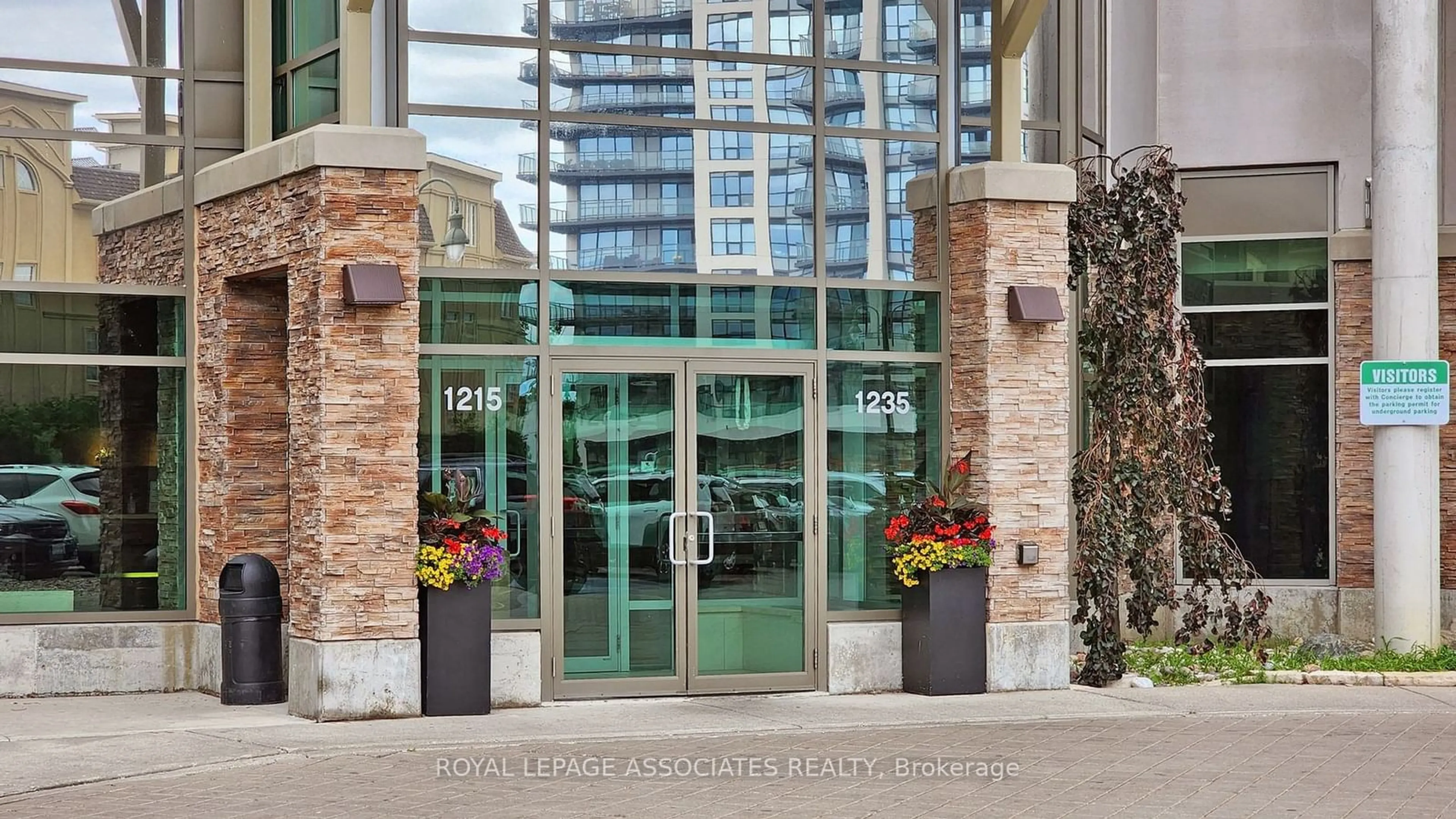 Indoor foyer, ceramic floors for 1235 Bayly St #1012, Pickering Ontario L1W 1L7