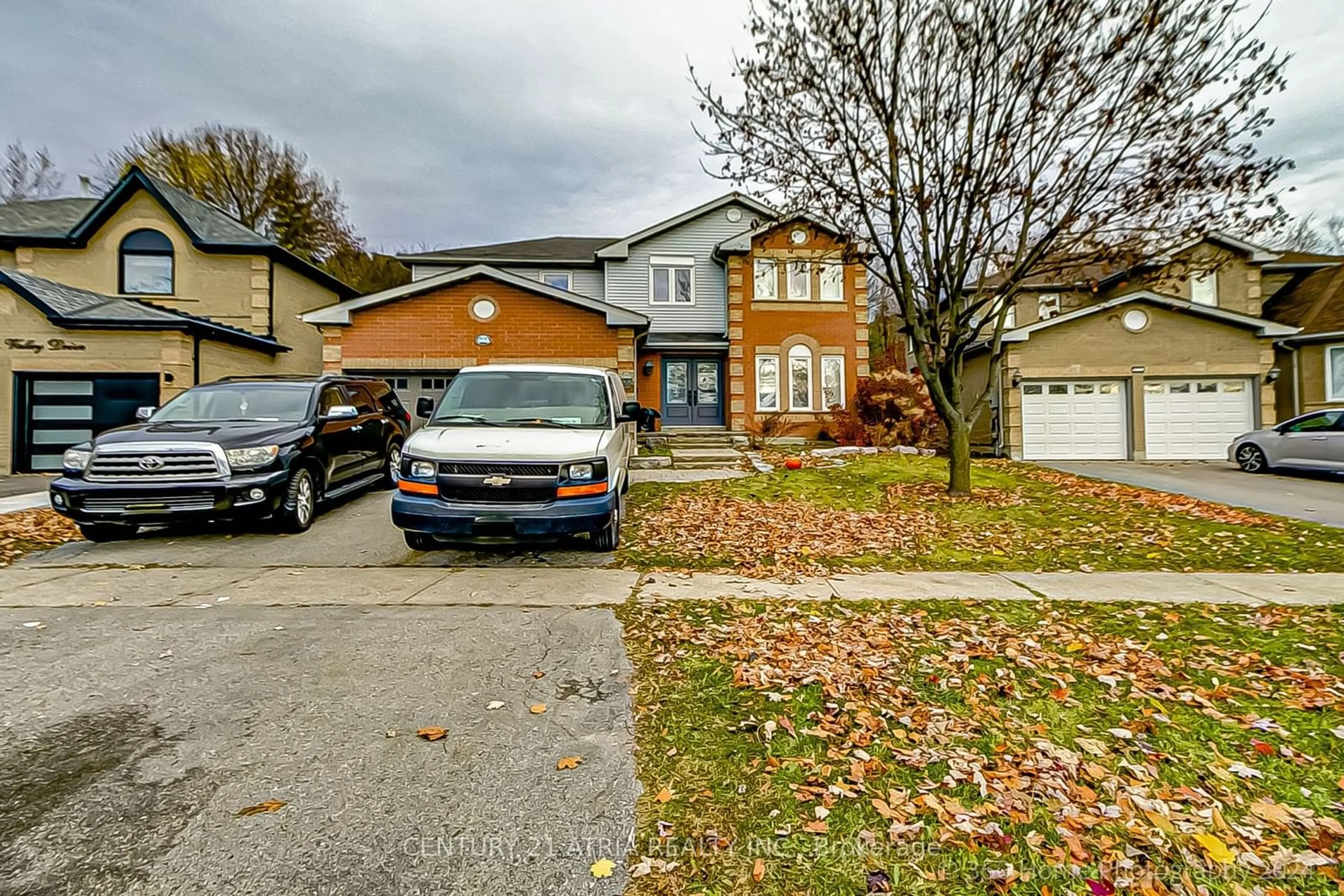 Frontside or backside of a home, the street view for 998 Ridge Valley Dr, Oshawa Ontario L2K 2G3