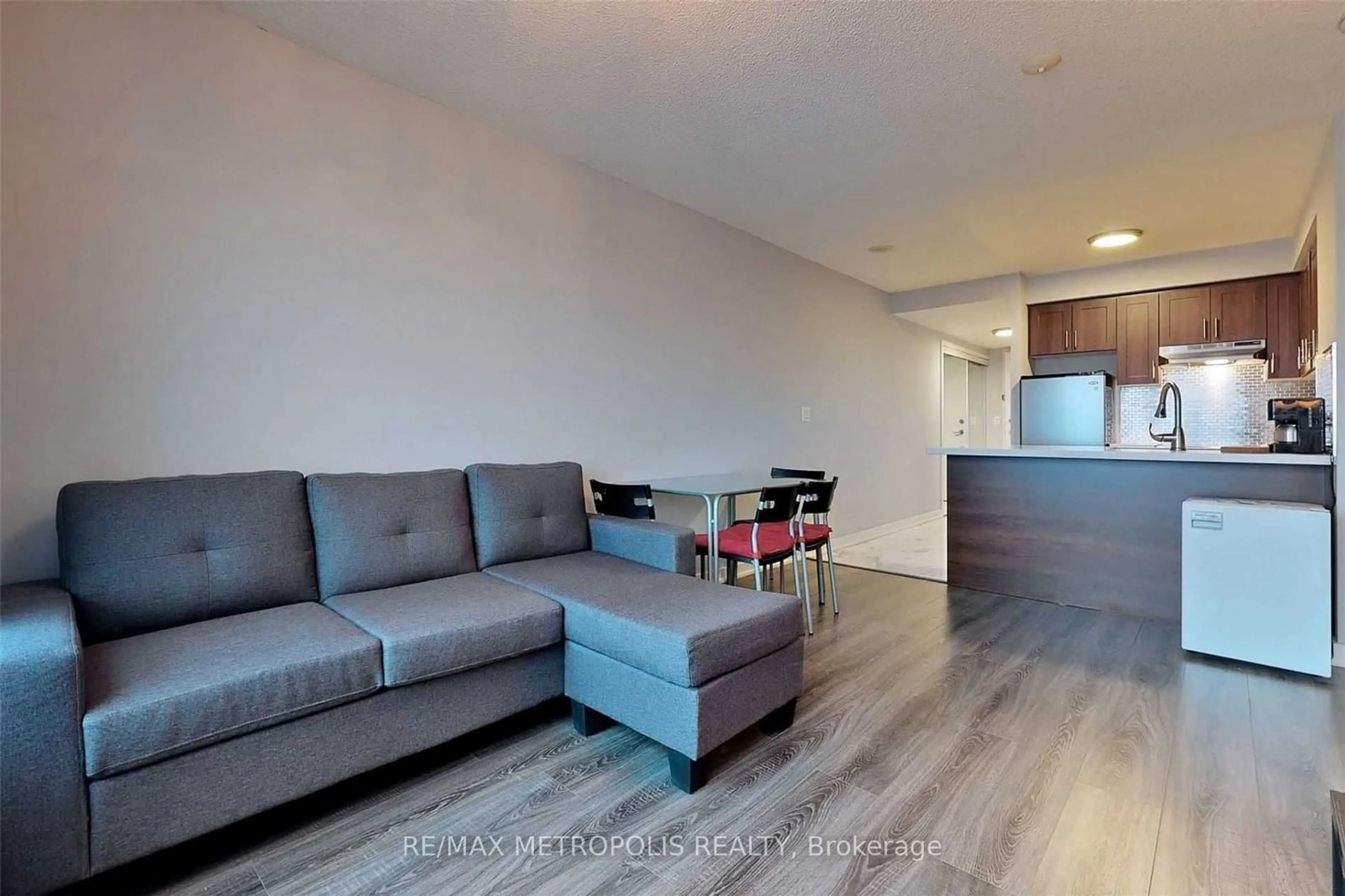 Other indoor space, wood floors for 36 Lee Centre Dr #2602, Toronto Ontario M1H 3K2