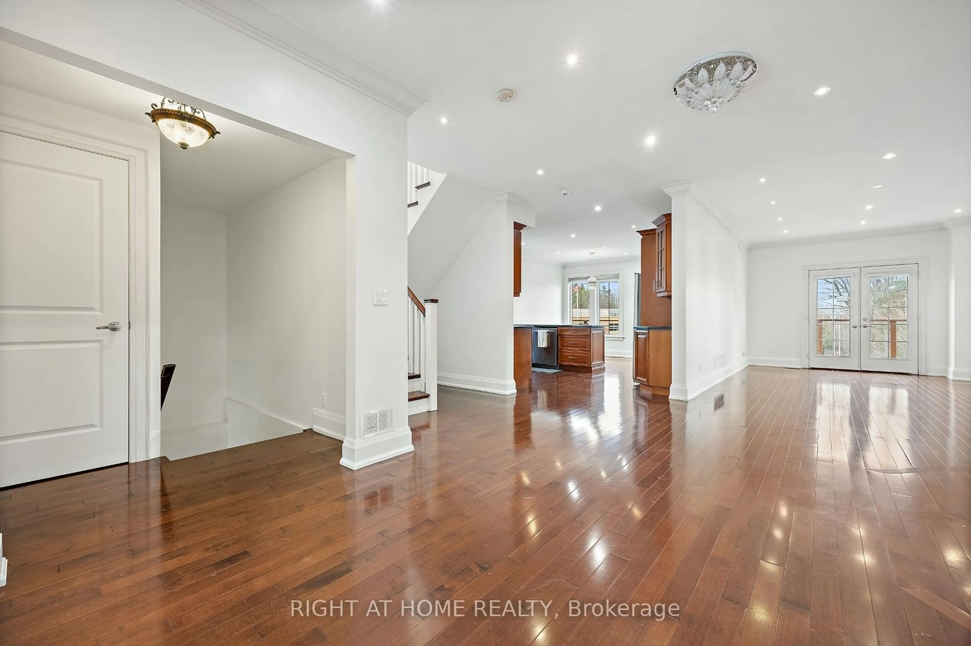 Indoor foyer, wood floors for 25 Meadowvale Rd, Toronto Ontario M1C 1R7