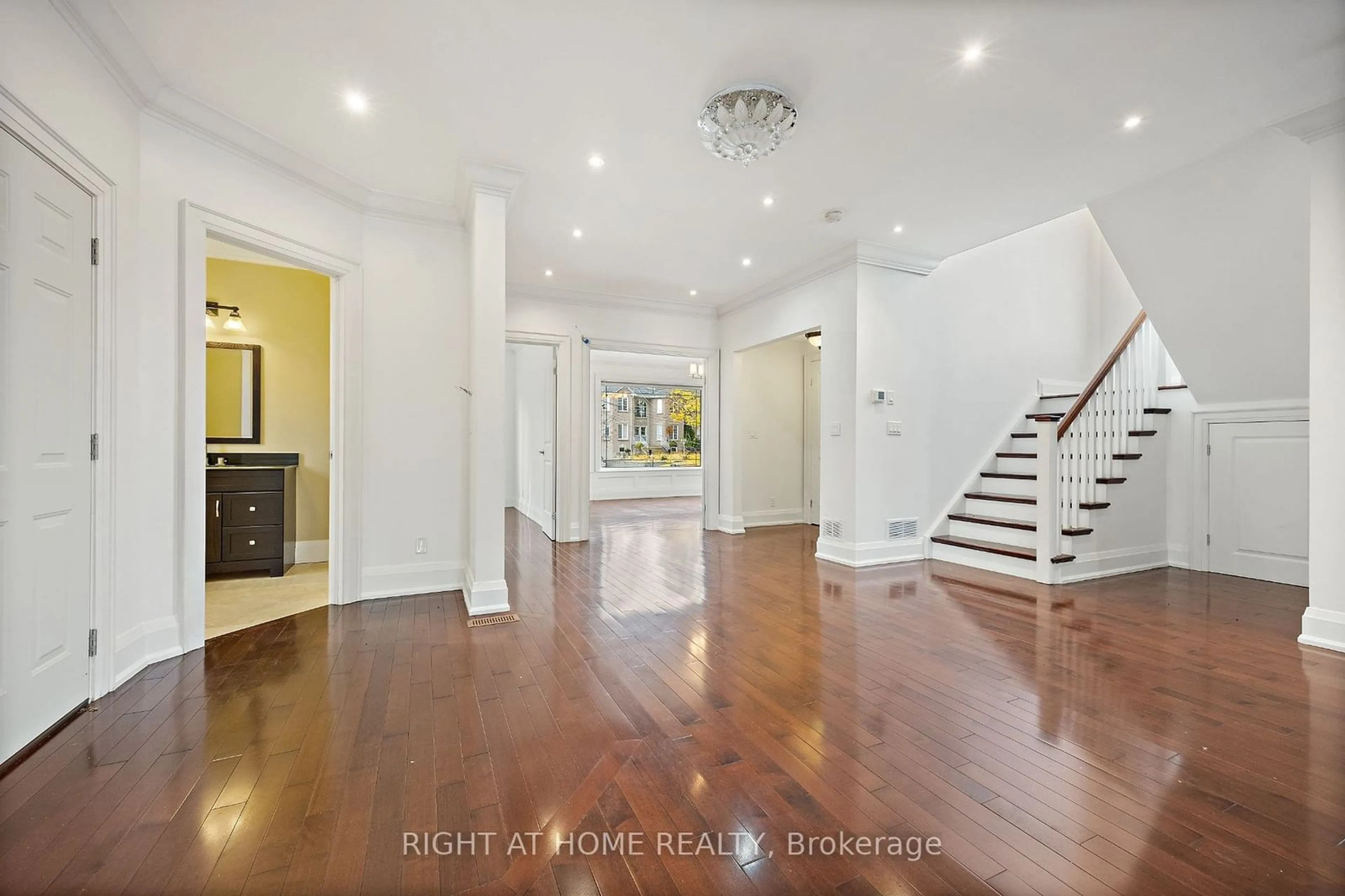 Indoor foyer, wood floors for 25 Meadowvale Rd, Toronto Ontario M1C 1R7